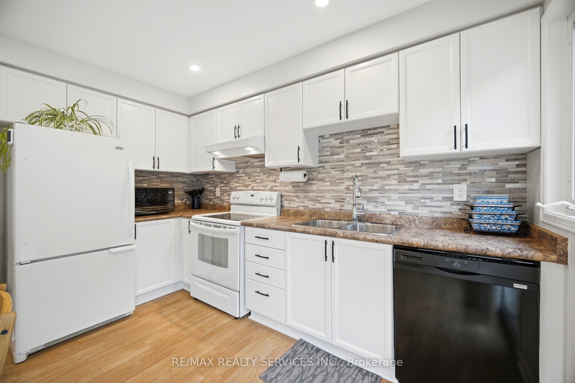38 Furrows End Property Photo 12
