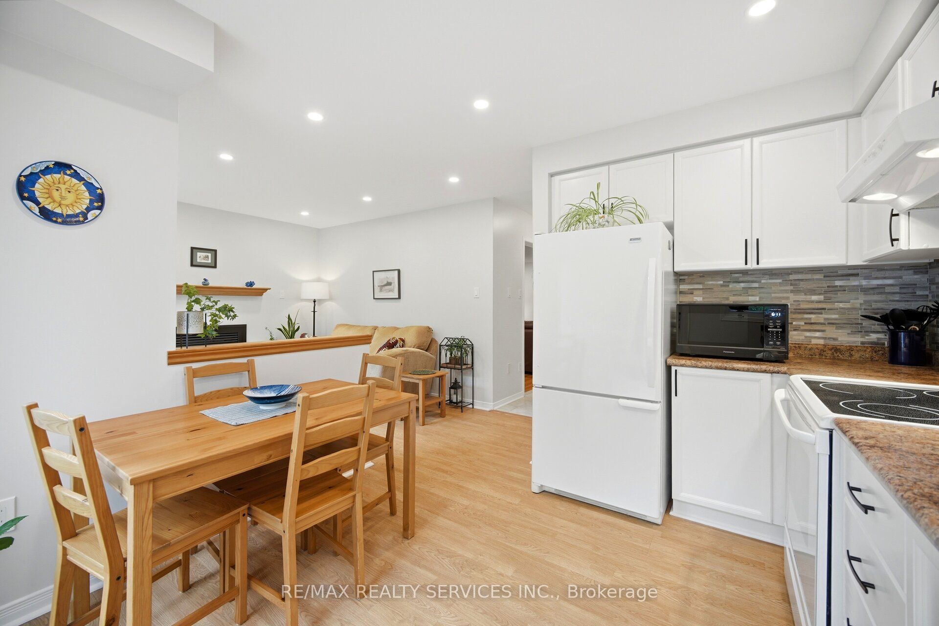 38 Furrows End Property Photo 13