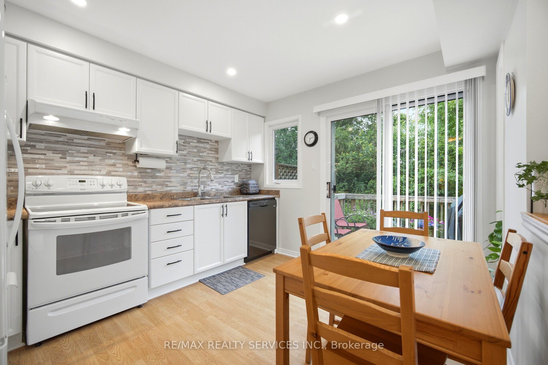 38 Furrows End Property Photo 15