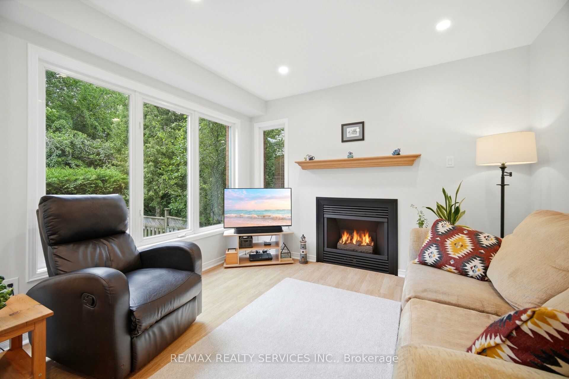 38 Furrows End Property Photo 16