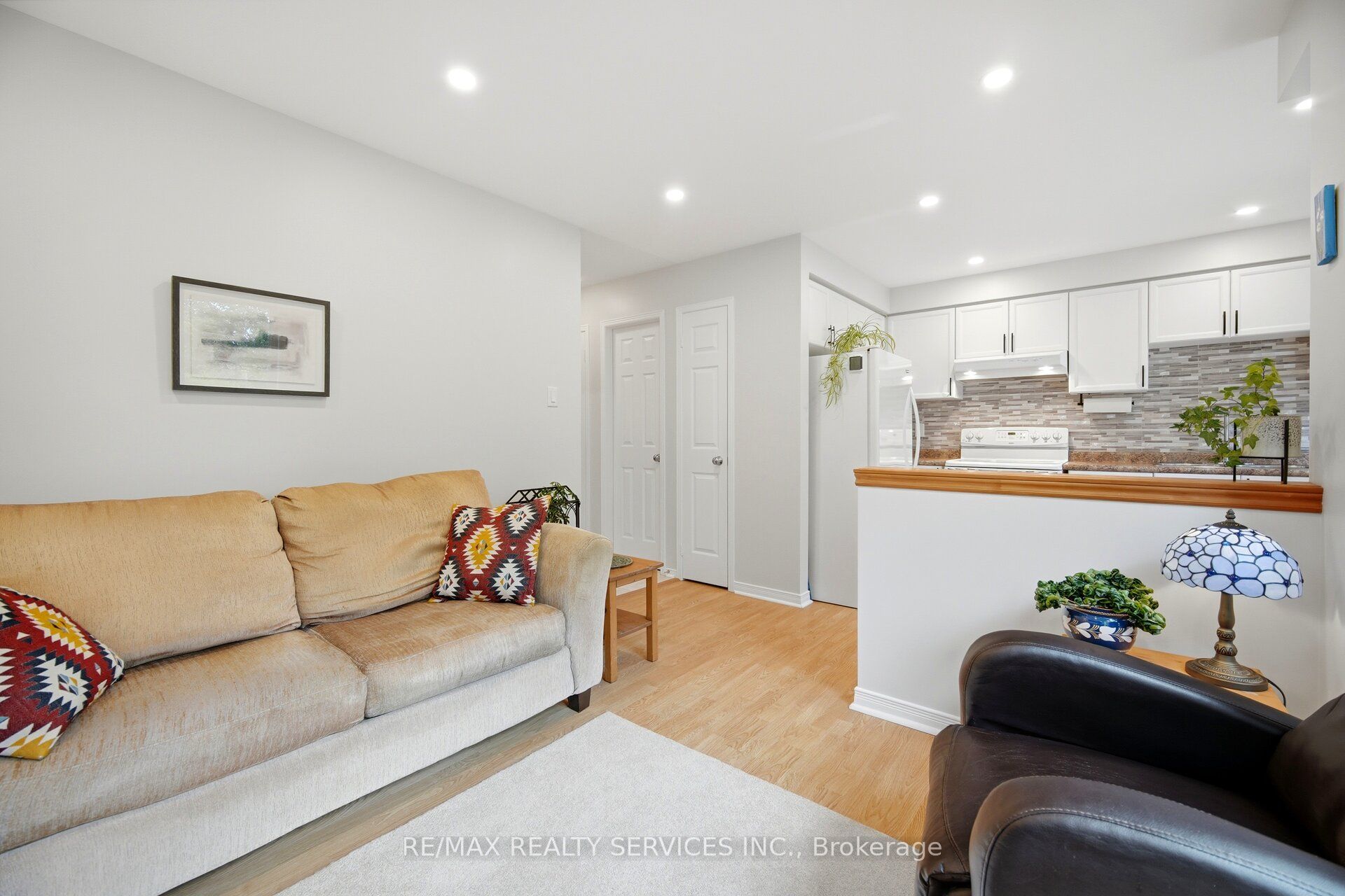 38 Furrows End Property Photo 18