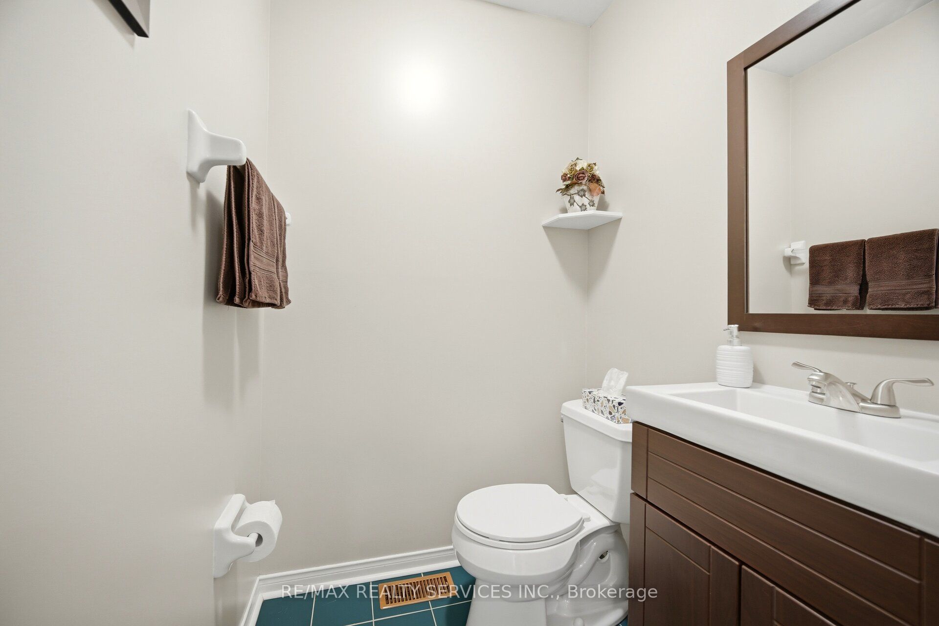 38 Furrows End Property Photo 20