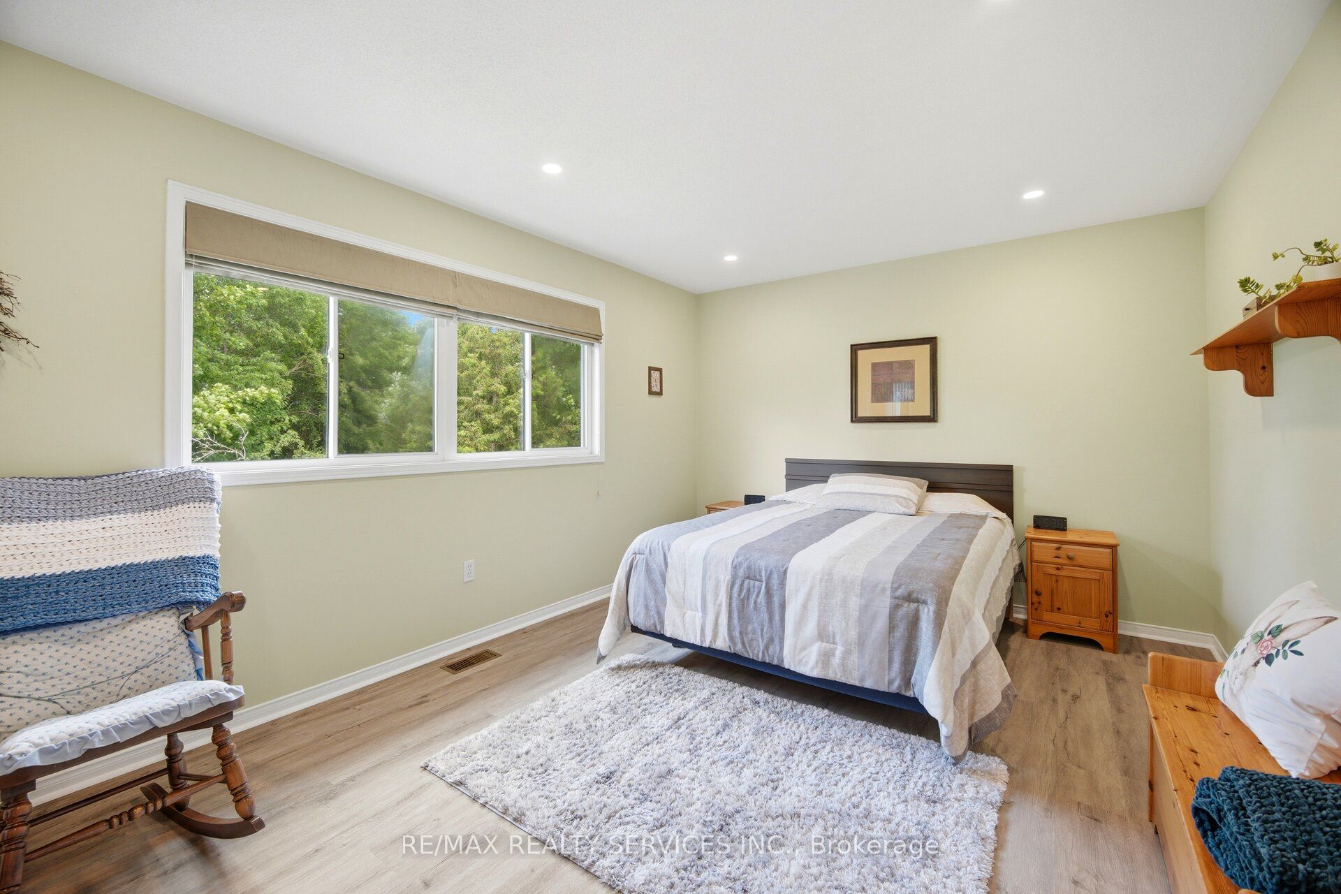 38 Furrows End Property Photo 22
