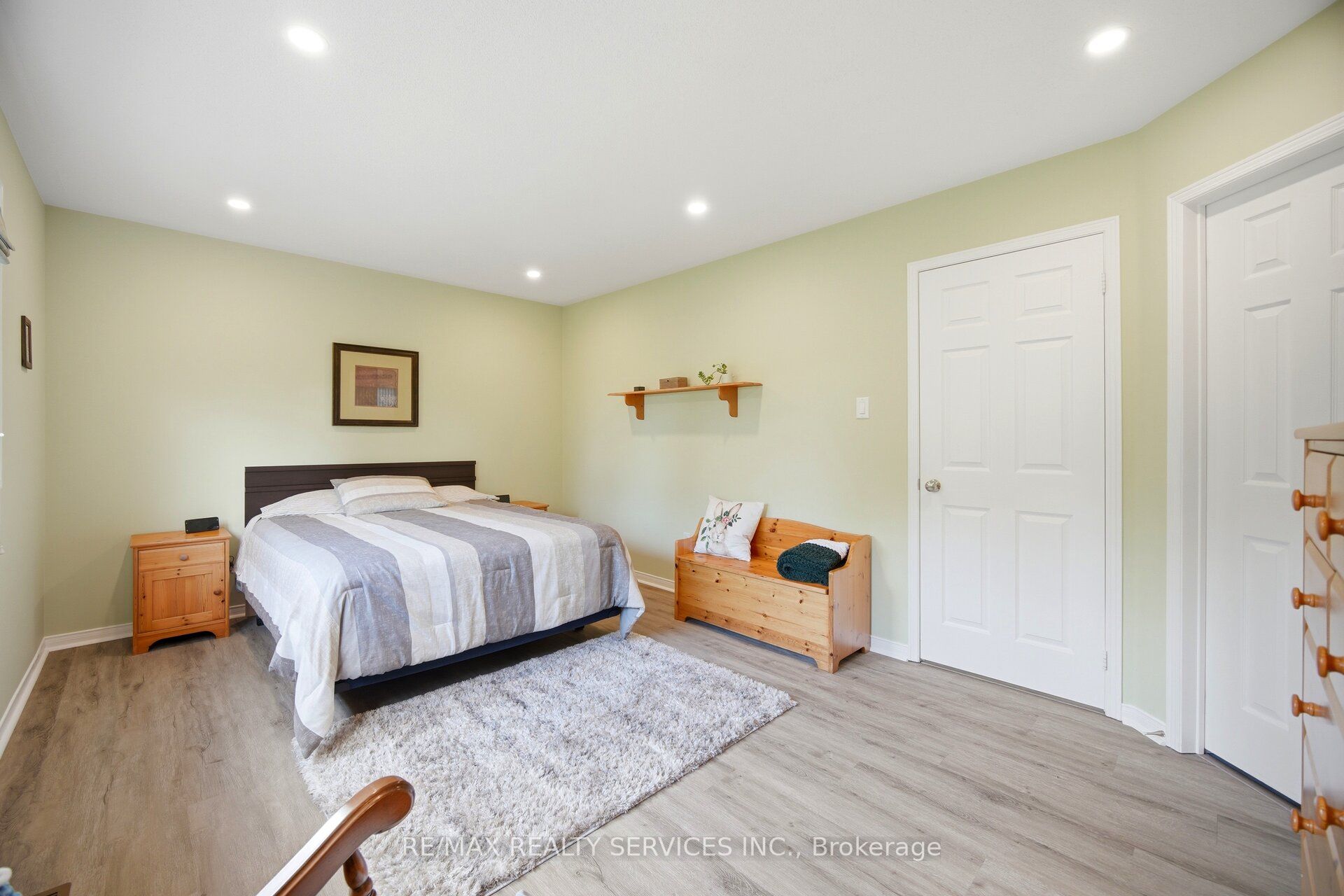 38 Furrows End Property Photo 23