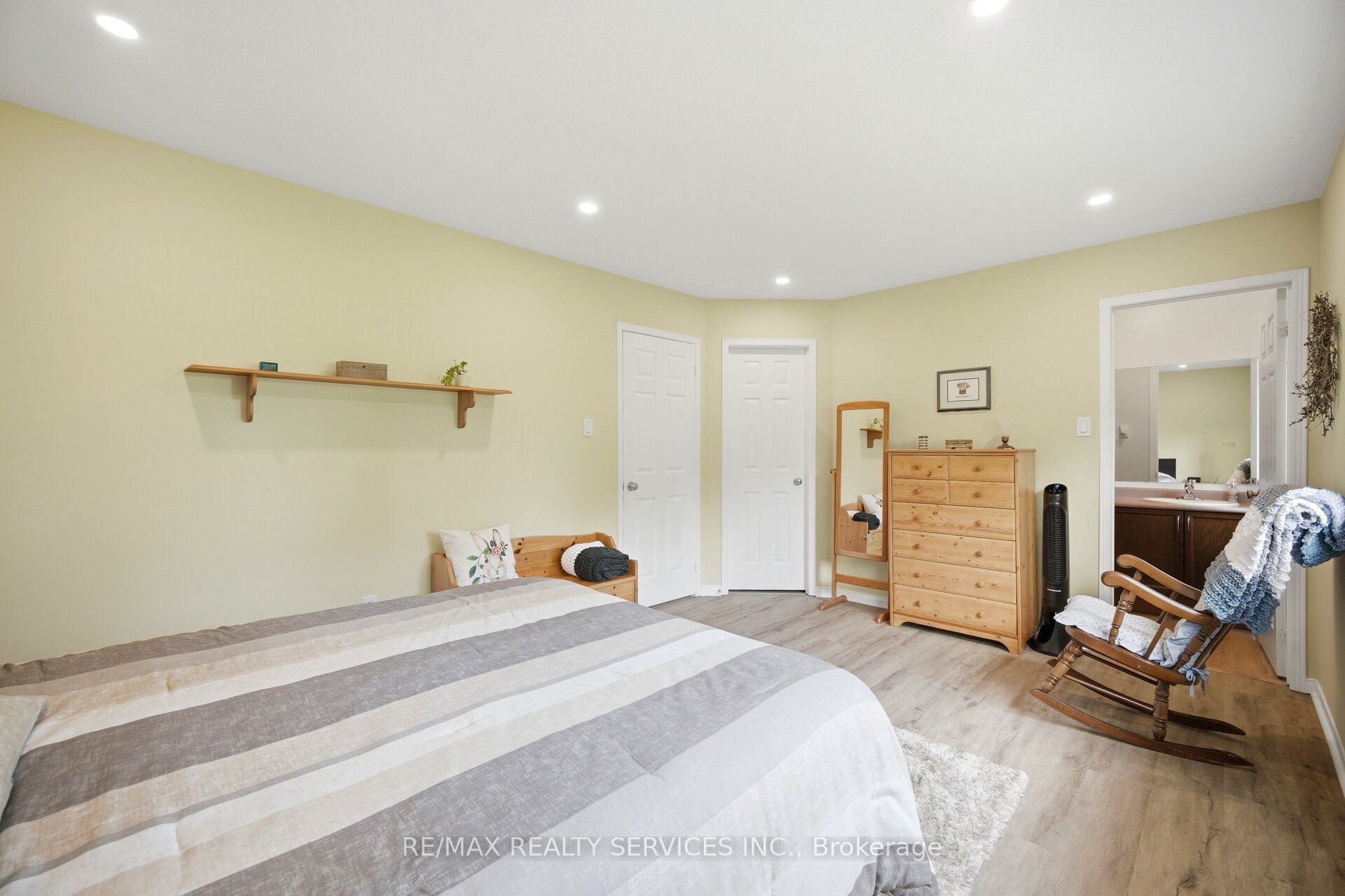38 Furrows End Property Photo 24
