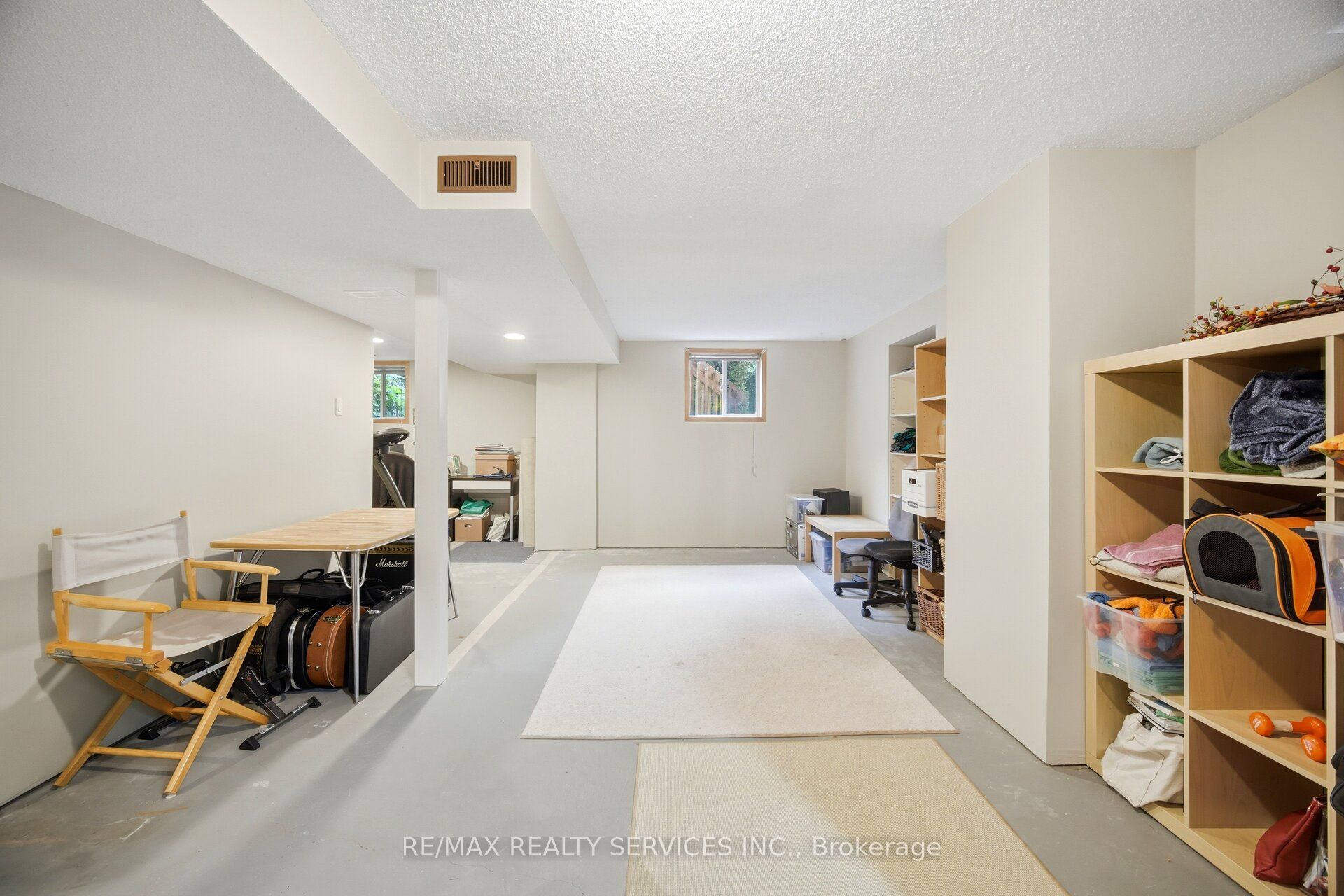 38 Furrows End Property Photo 30