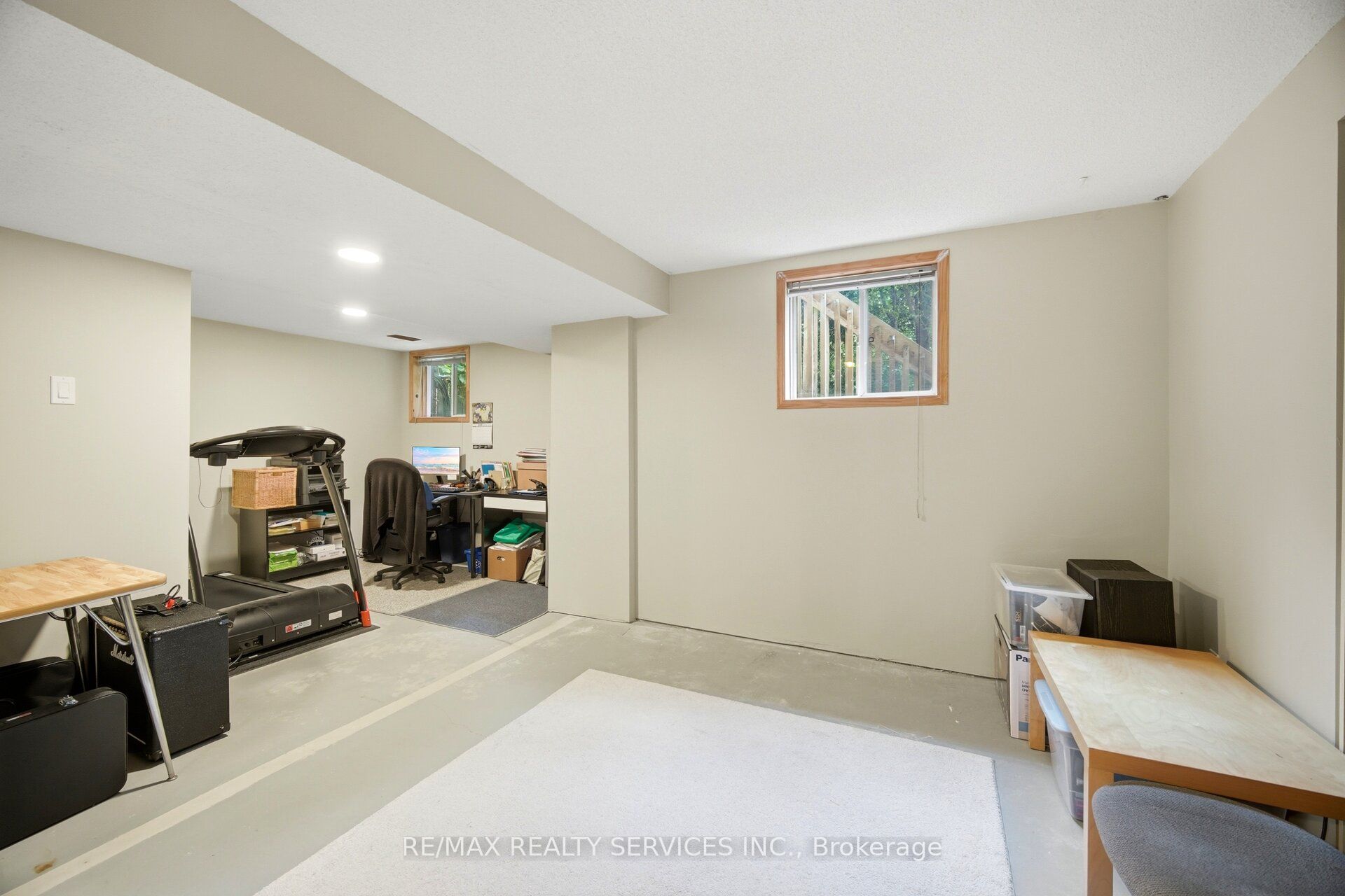 38 Furrows End Property Photo 32