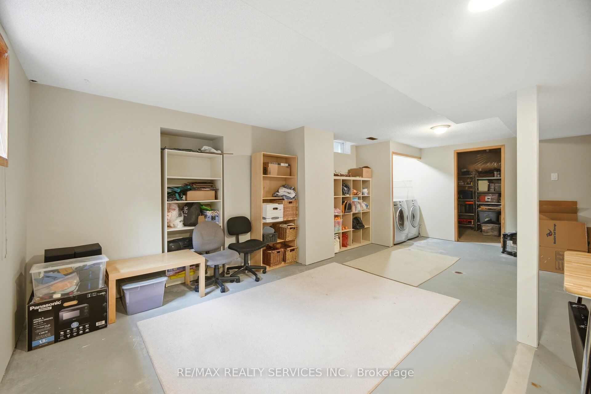 38 Furrows End Property Photo 34