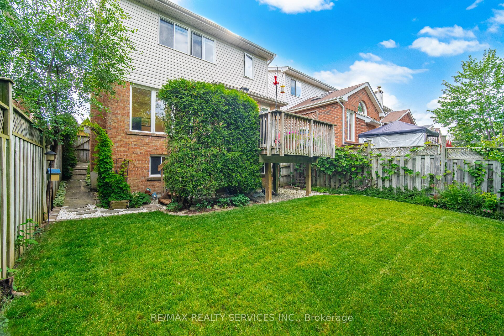 38 Furrows End Property Photo 39