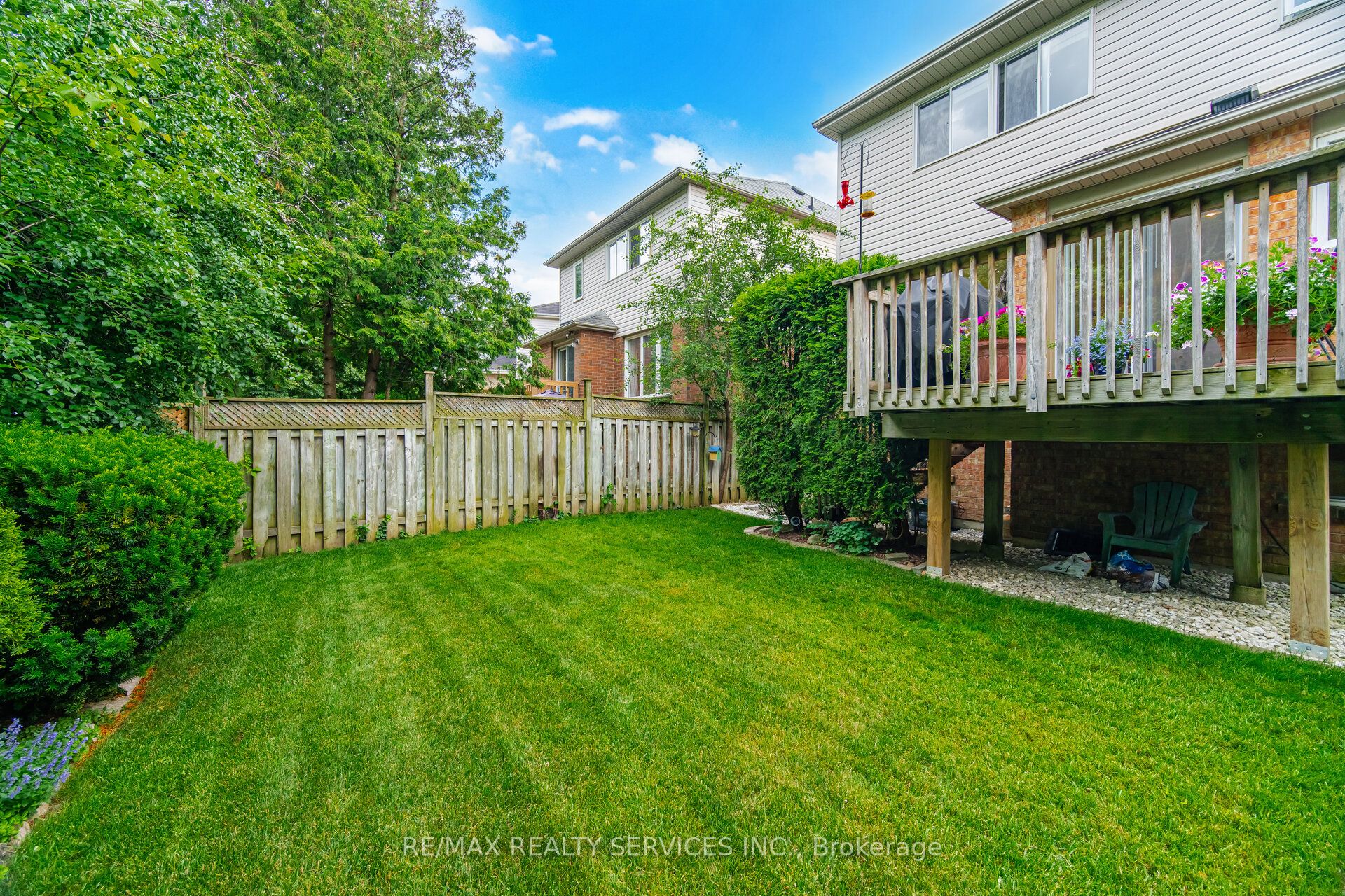 38 Furrows End Property Photo 41
