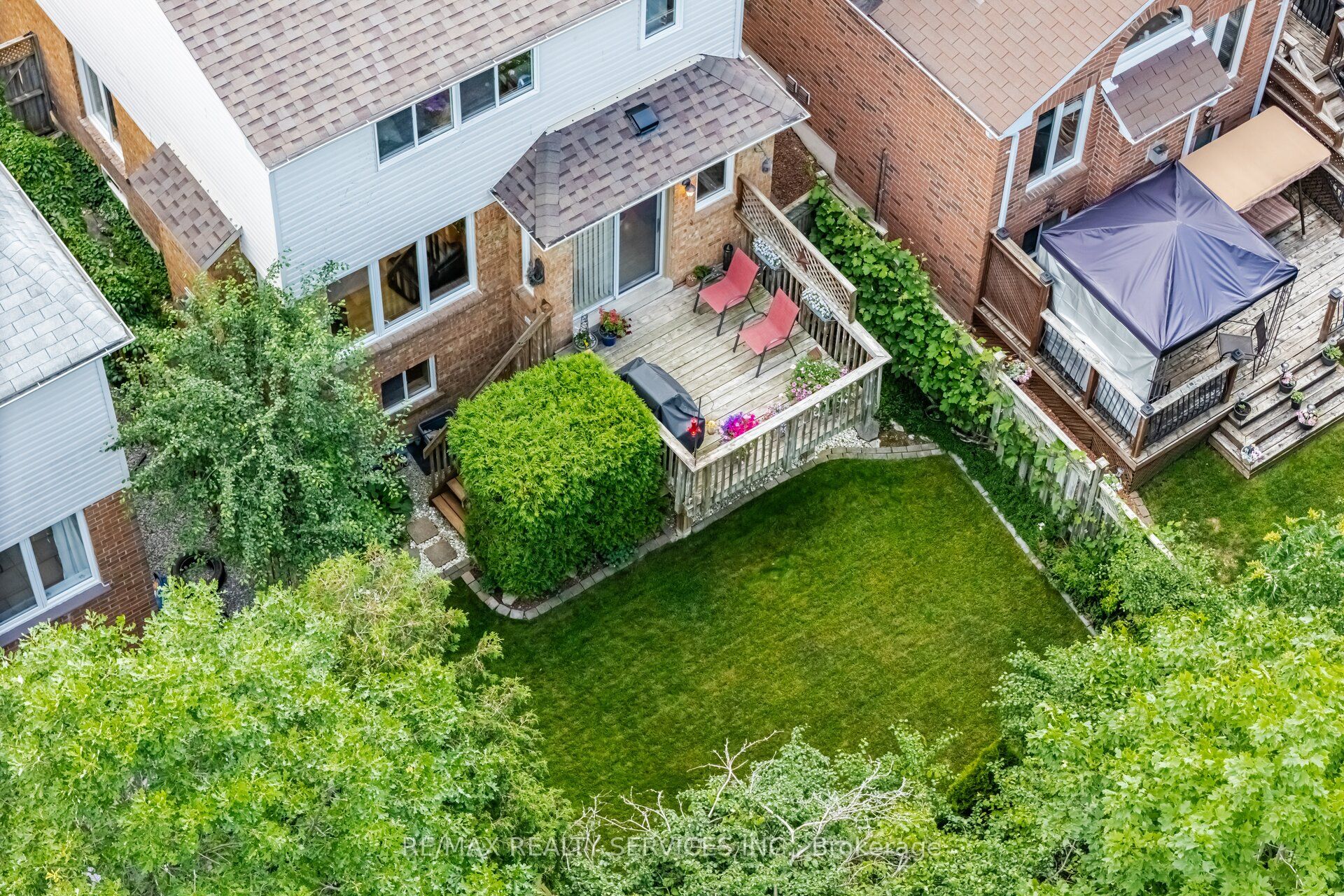 38 Furrows End Property Photo 45