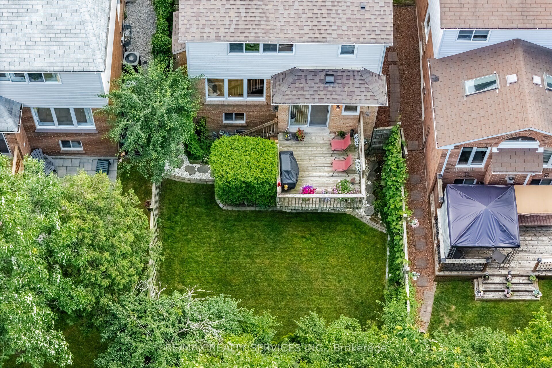38 Furrows End Property Photo 46