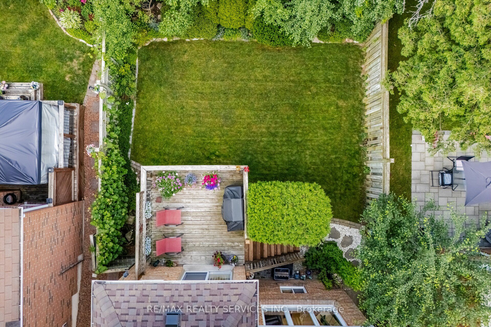 38 Furrows End Property Photo 47