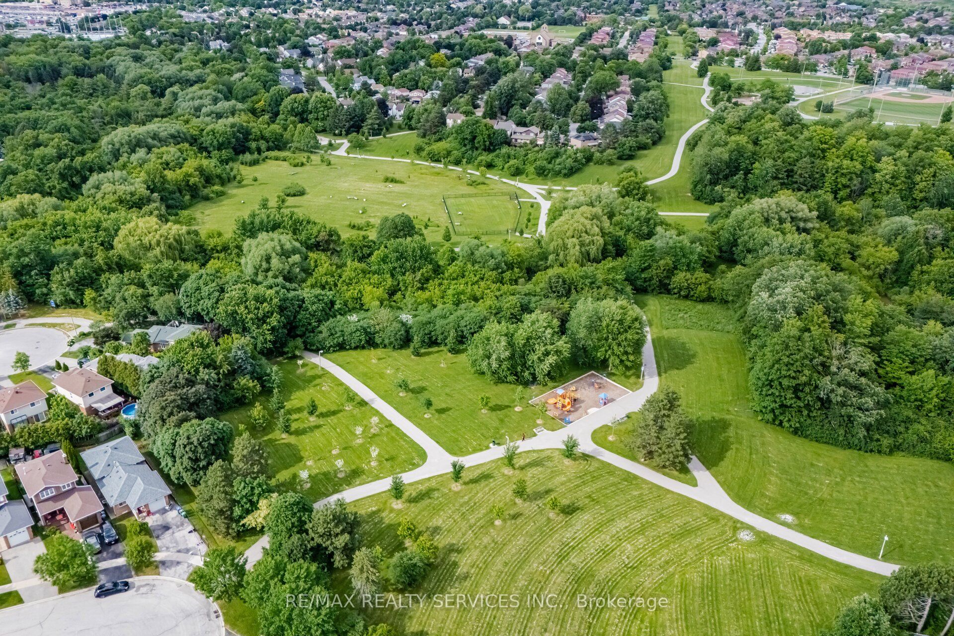 38 Furrows End Property Photo 49