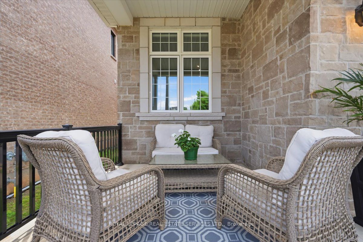 3300 Sunningdale Gardens Property Photo 3