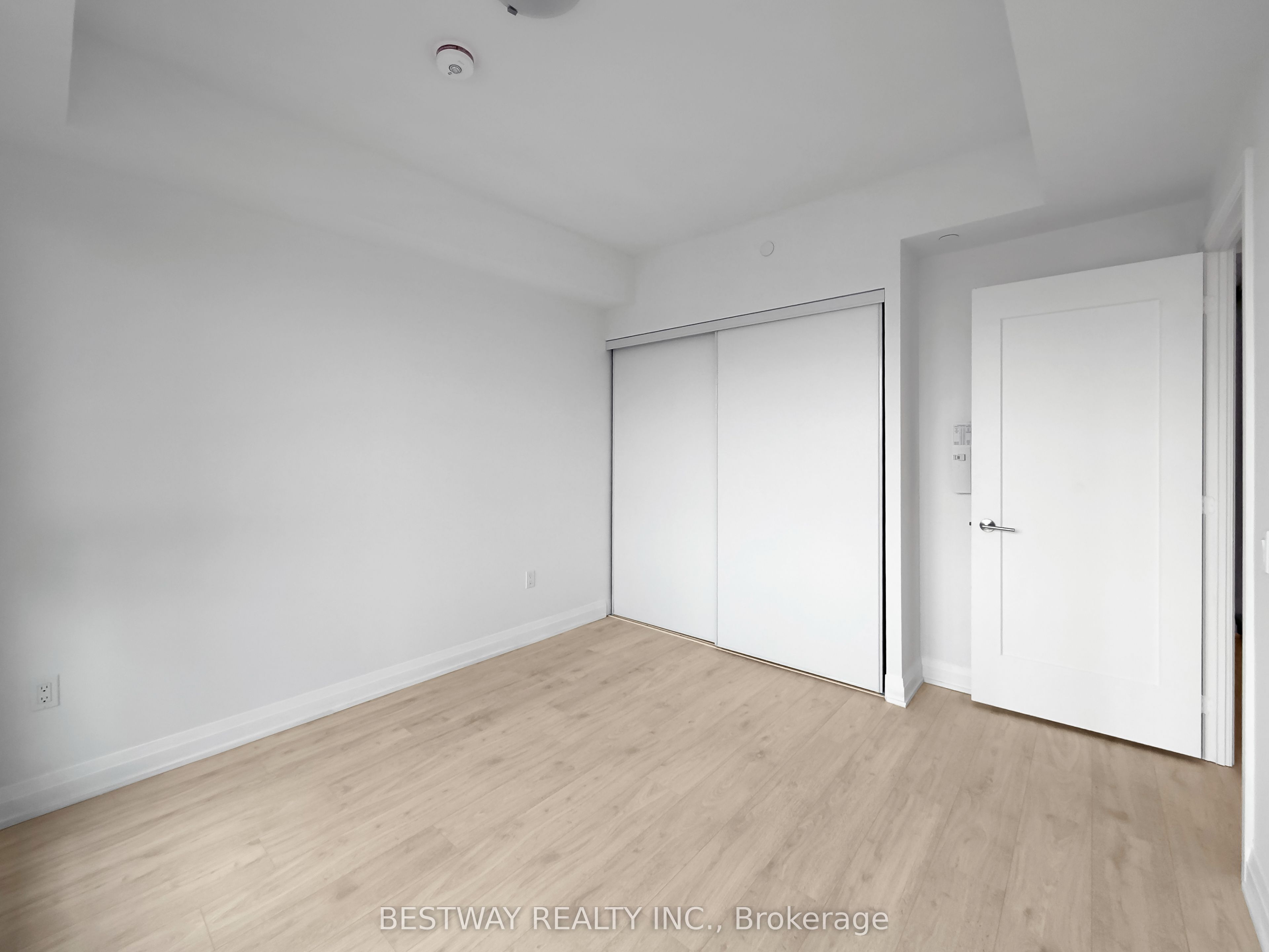 412 Silver Maple Road 207 Property Photo 9