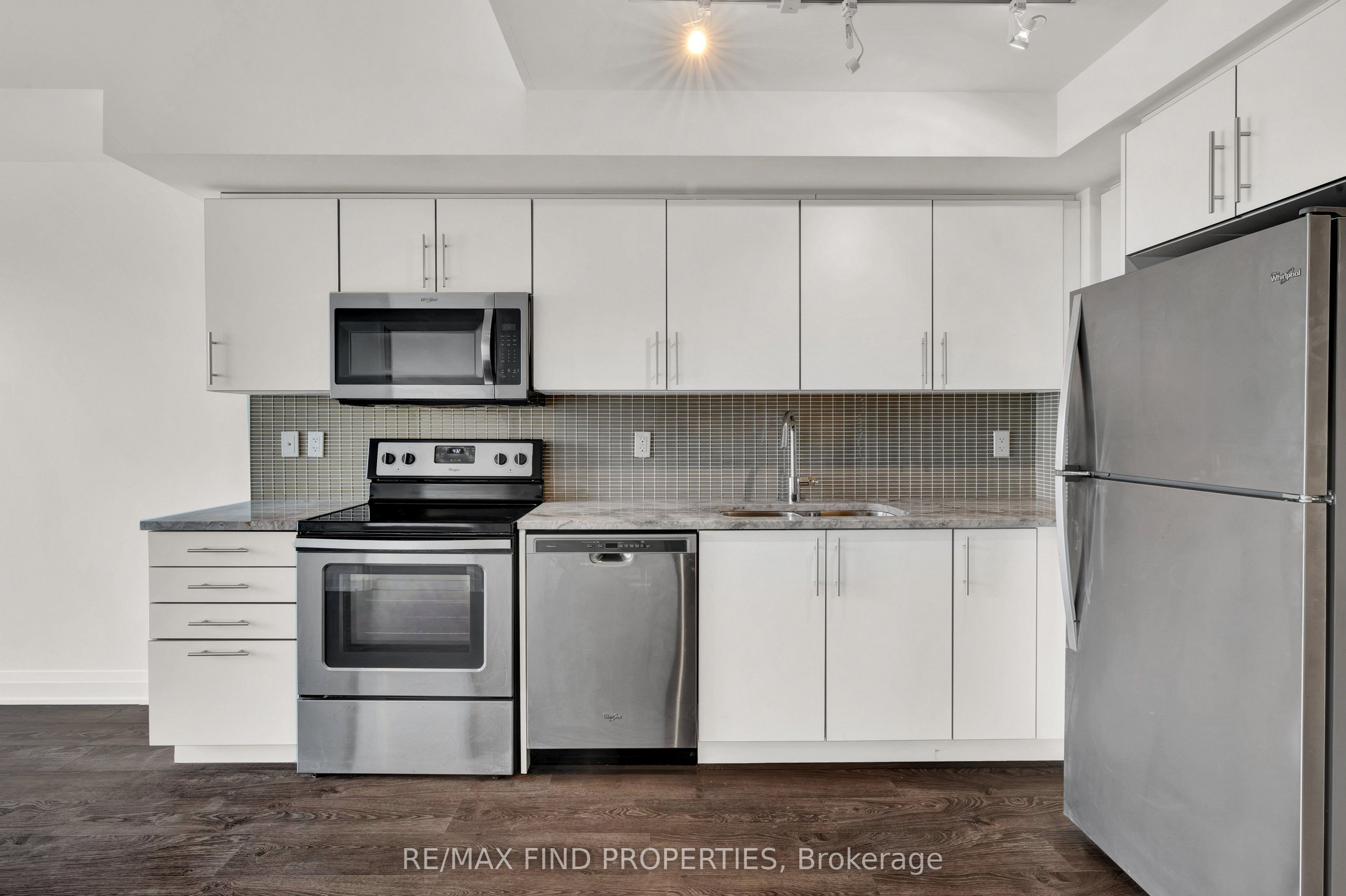 55 Speers Road 1504 Property Photo 6