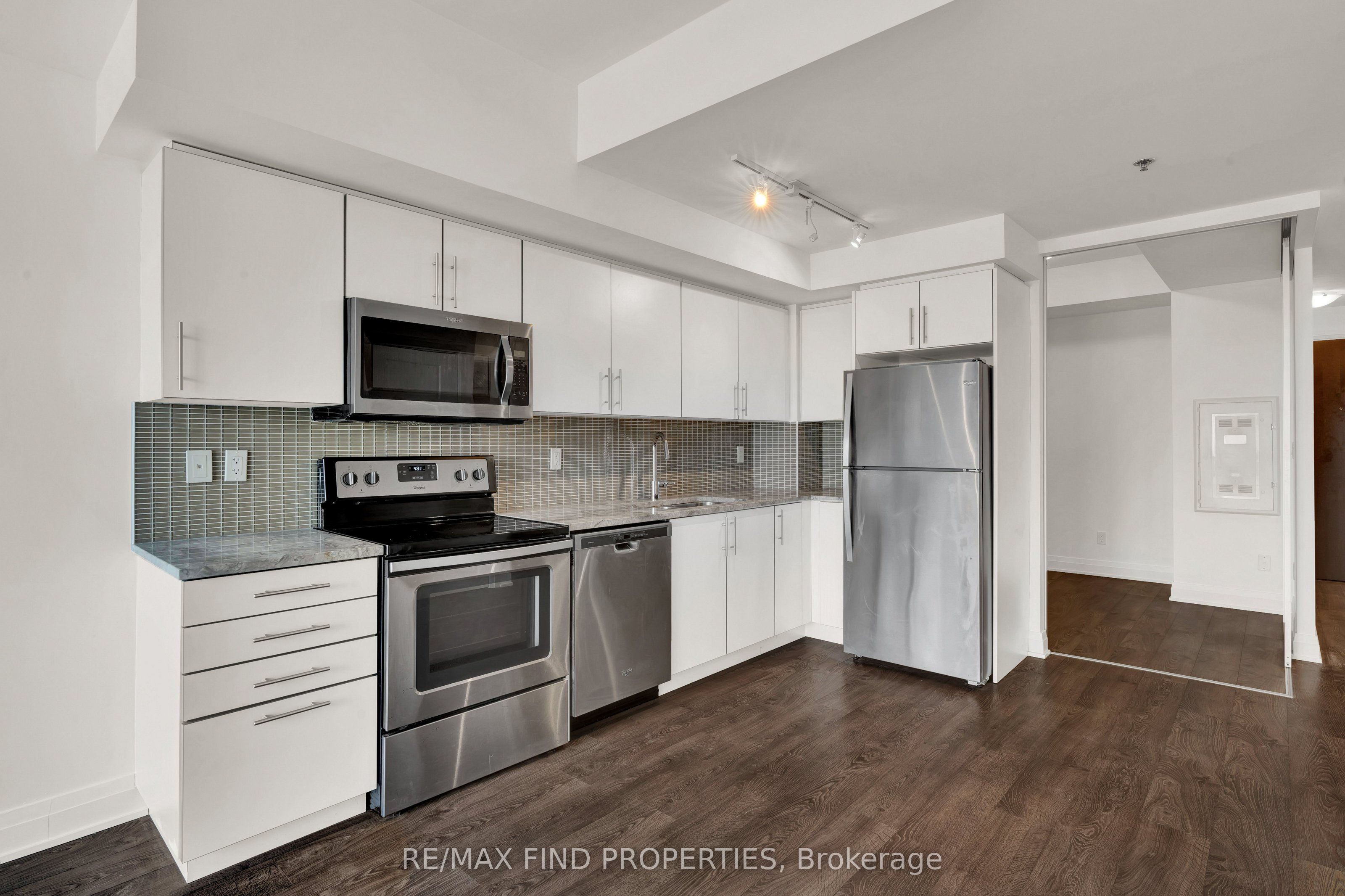 55 Speers Road 1504 Property Photo 7