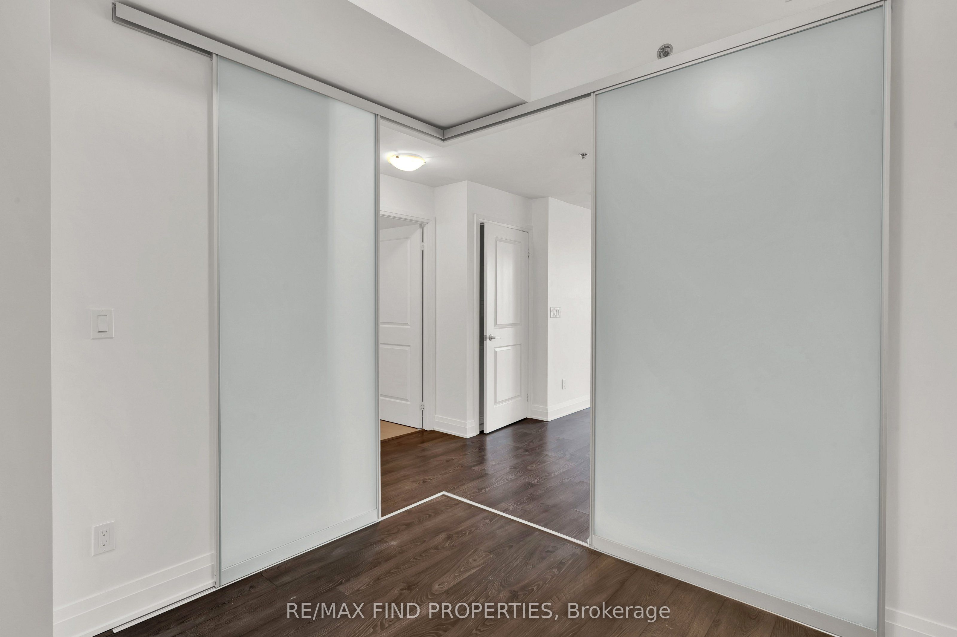 55 Speers Road 1504 Property Photo 8