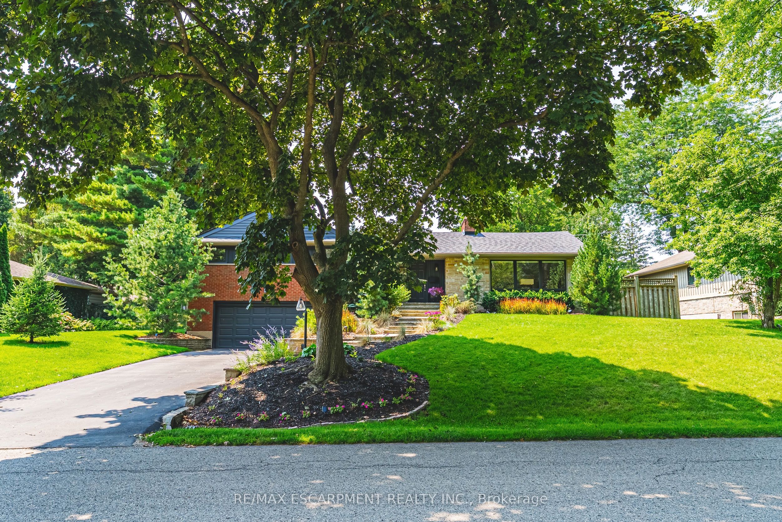 794 Falcon Boulevard Property Photo 3