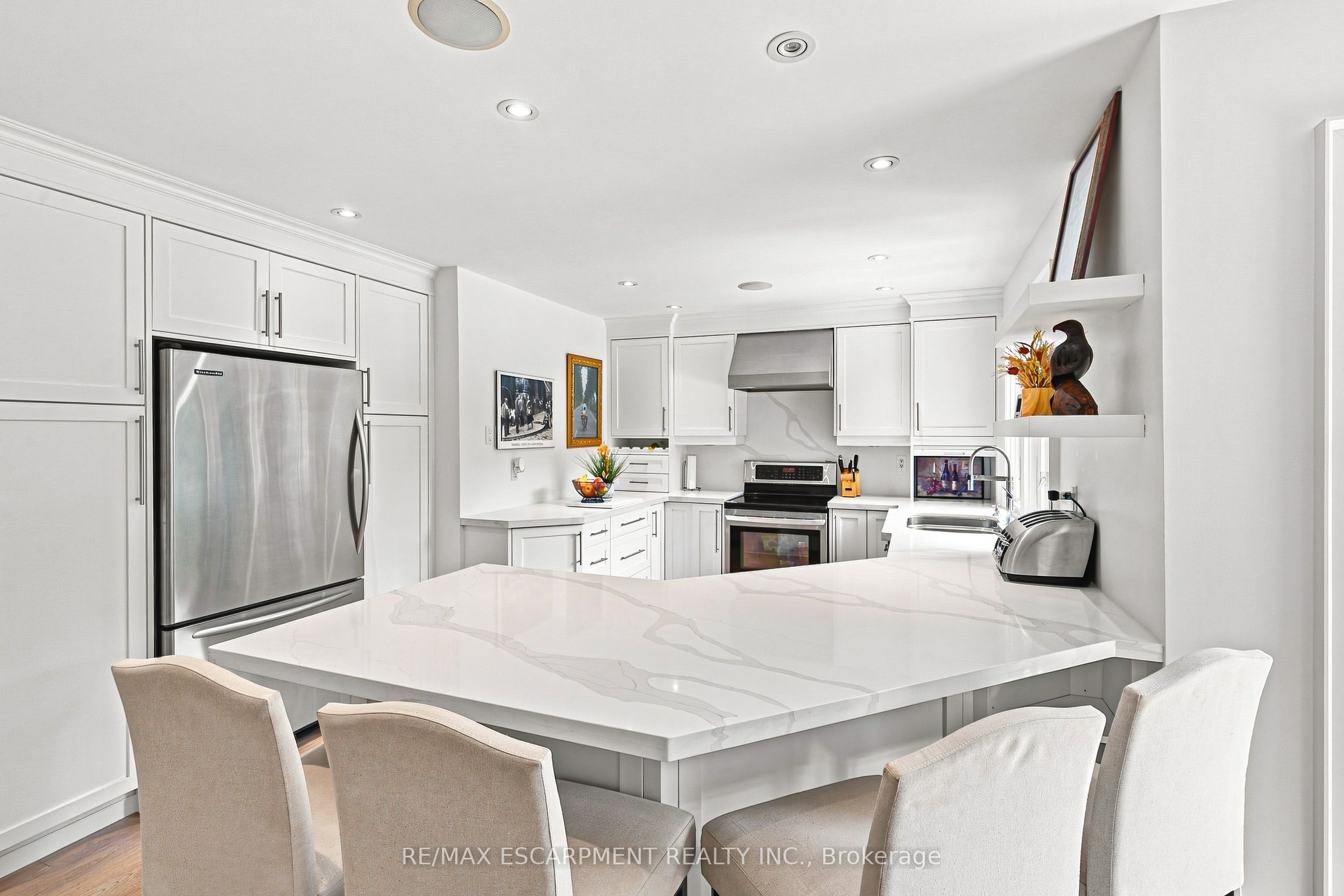 794 Falcon Boulevard Property Photo 12
