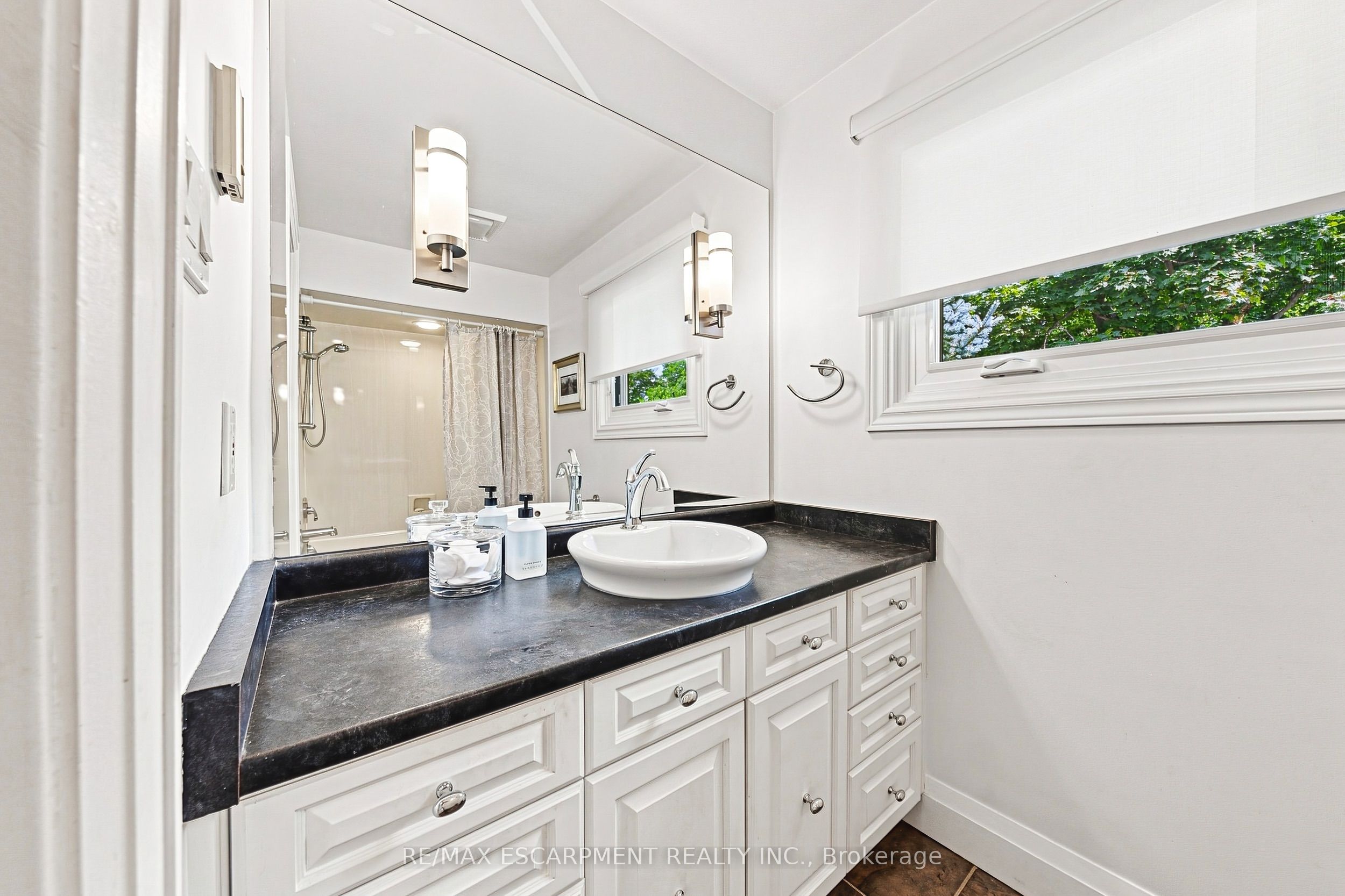 794 Falcon Boulevard Property Photo 18