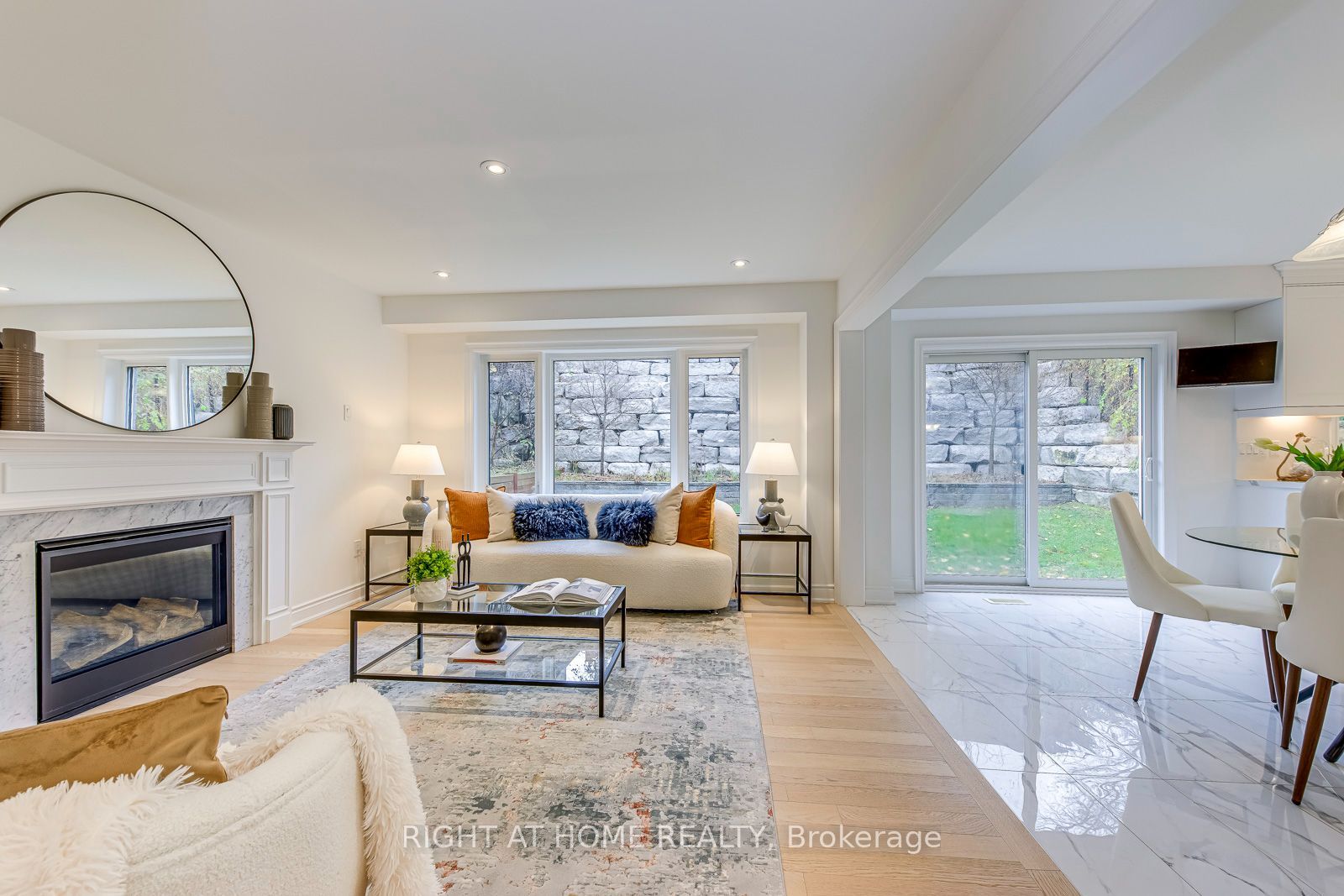 2575 Islington Avenue Property Photo 6