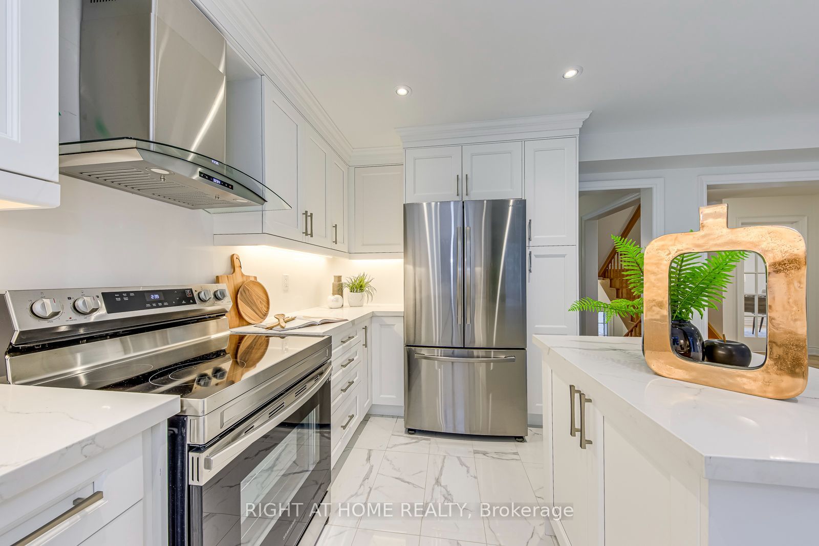 2575 Islington Avenue Property Photo 15