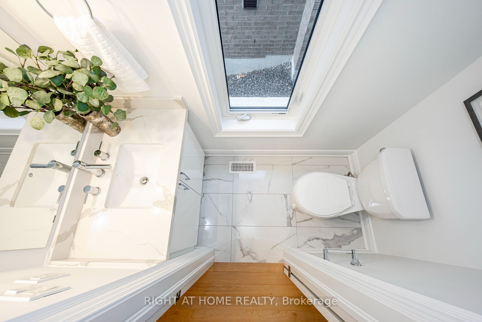 2575 Islington Avenue Property Photo 22