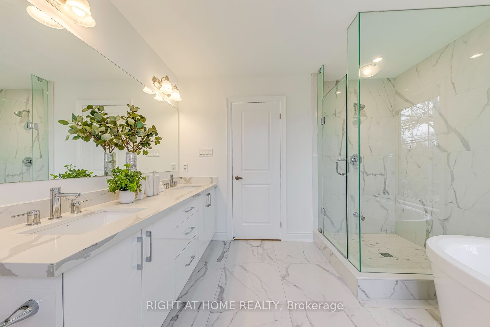2575 Islington Avenue Property Photo 29