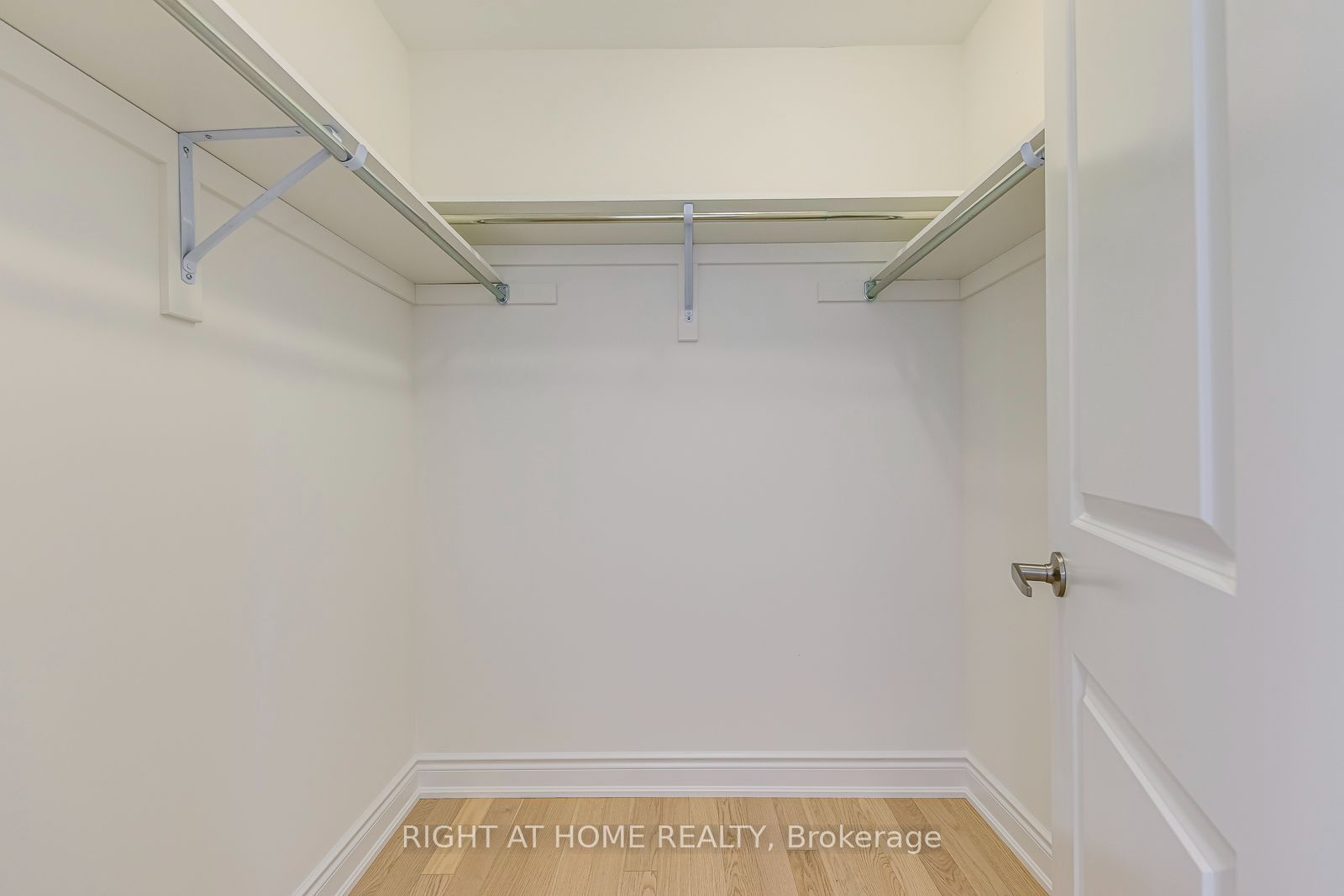 2575 Islington Avenue Property Photo 31