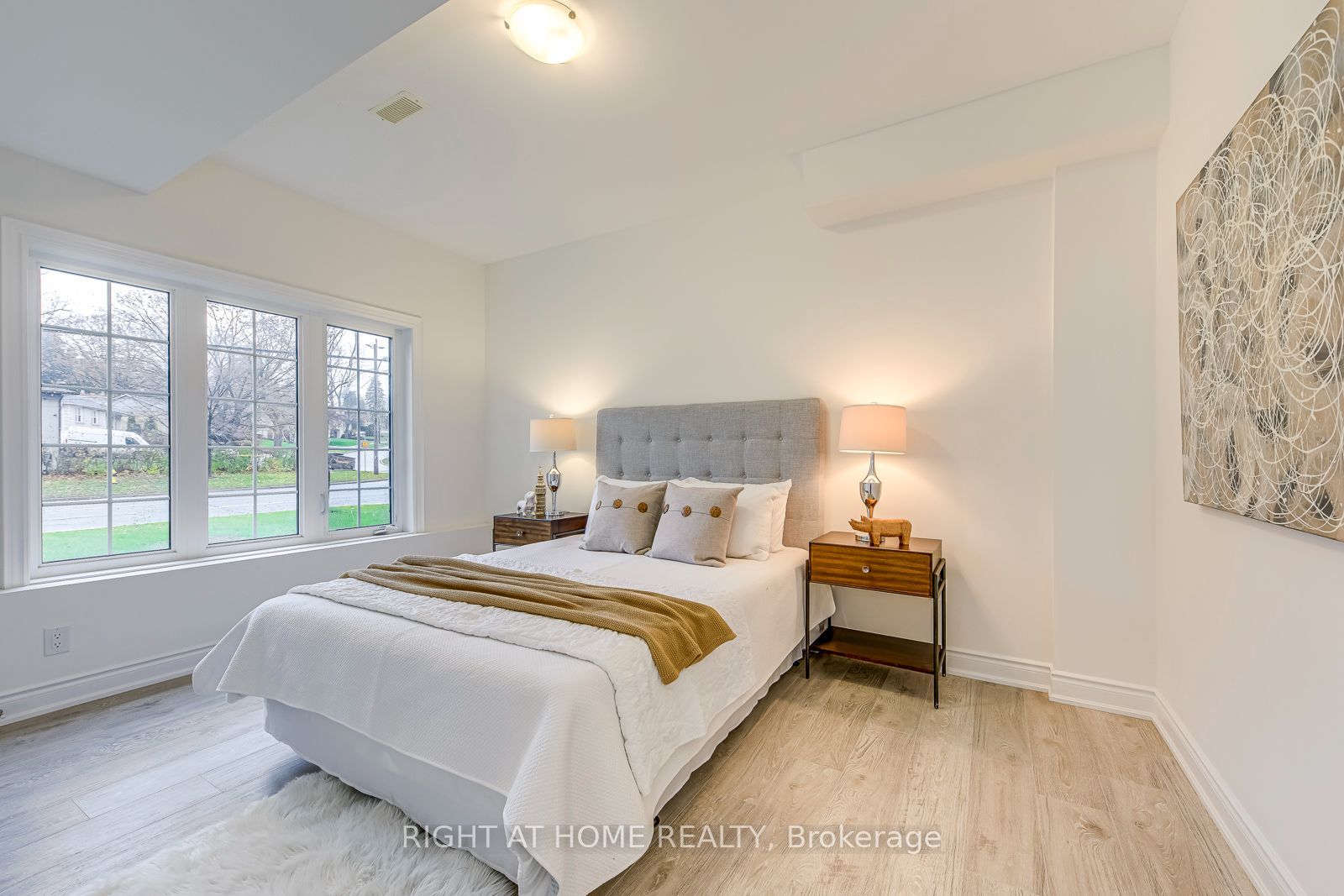 2575 Islington Avenue Property Photo 42