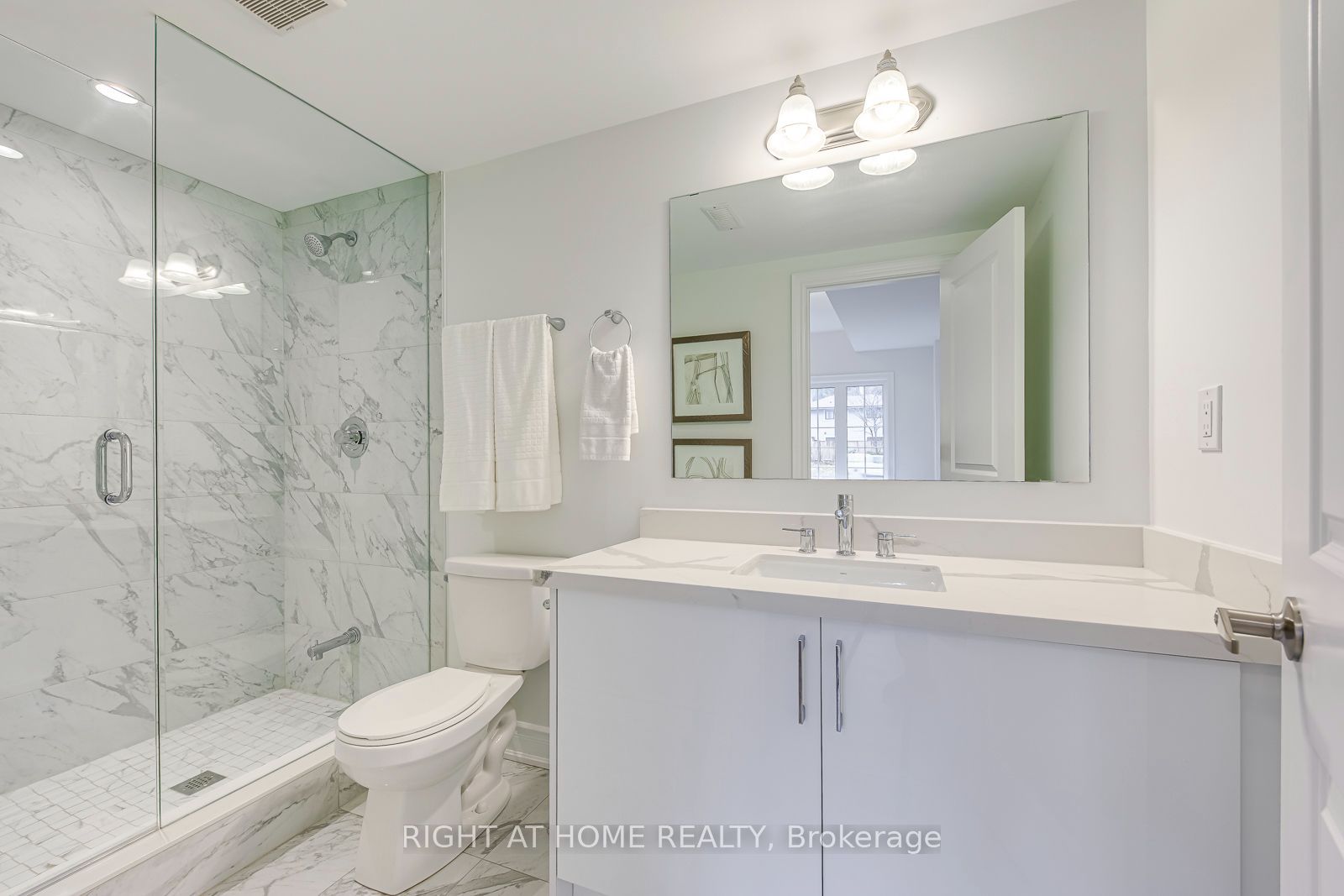 2575 Islington Avenue Property Photo 44