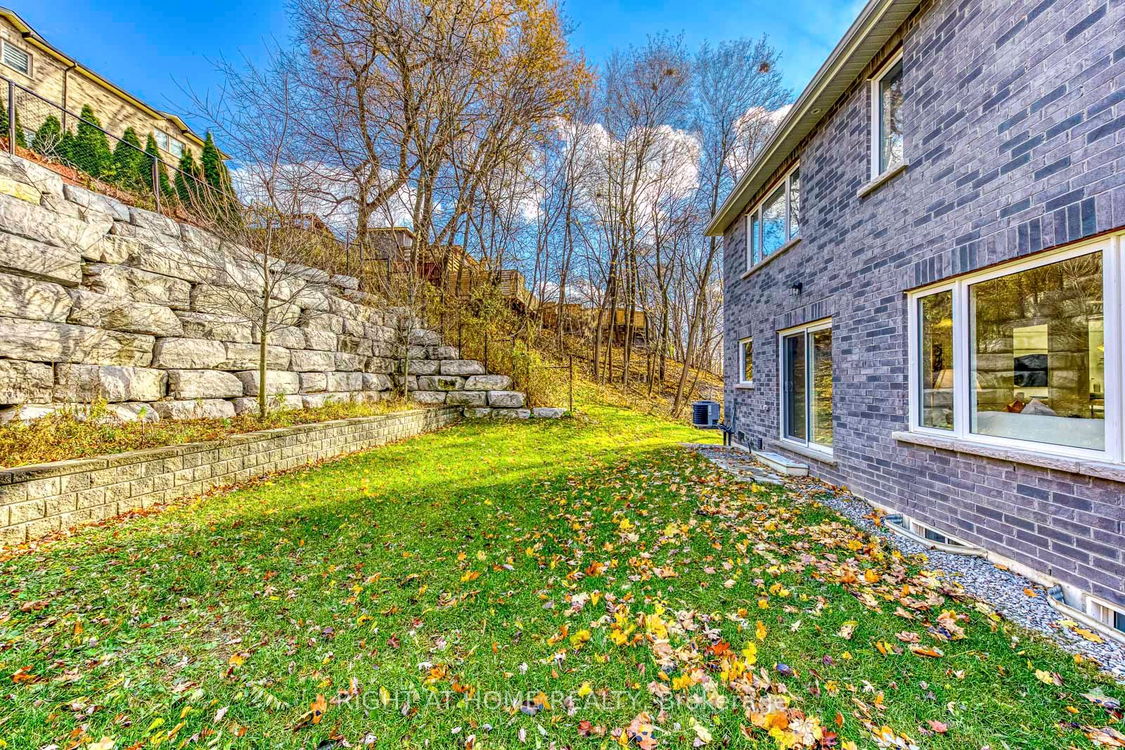 2575 Islington Avenue Property Photo 47