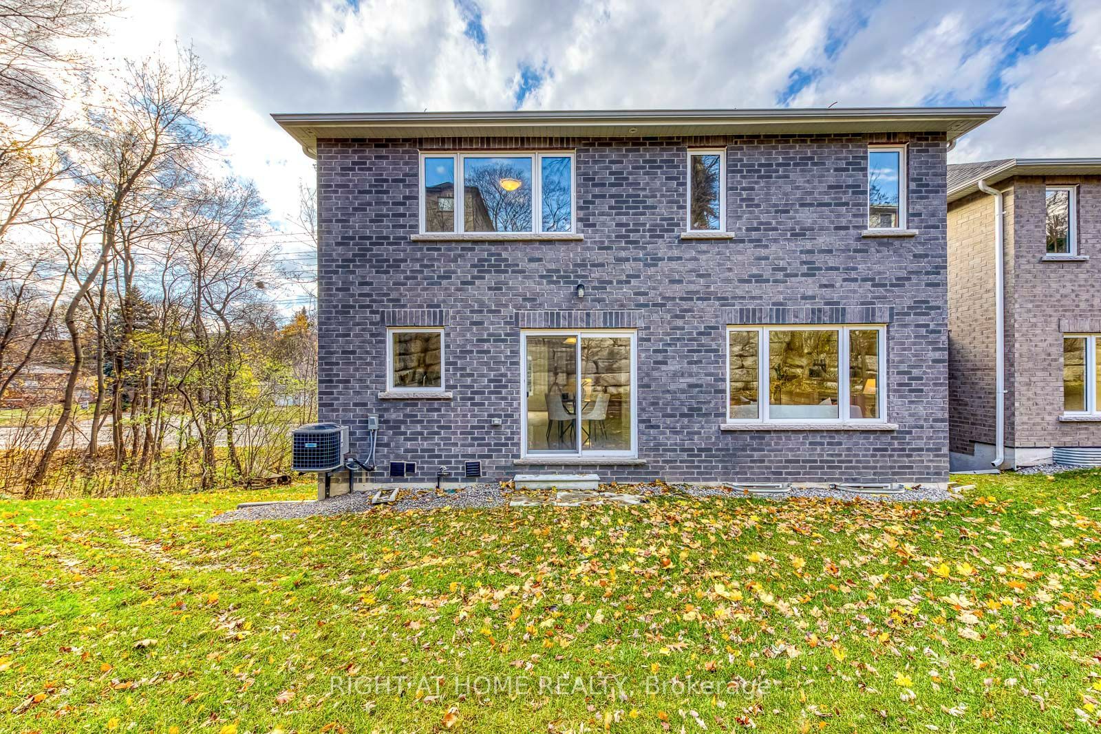 2575 Islington Avenue Property Photo 48