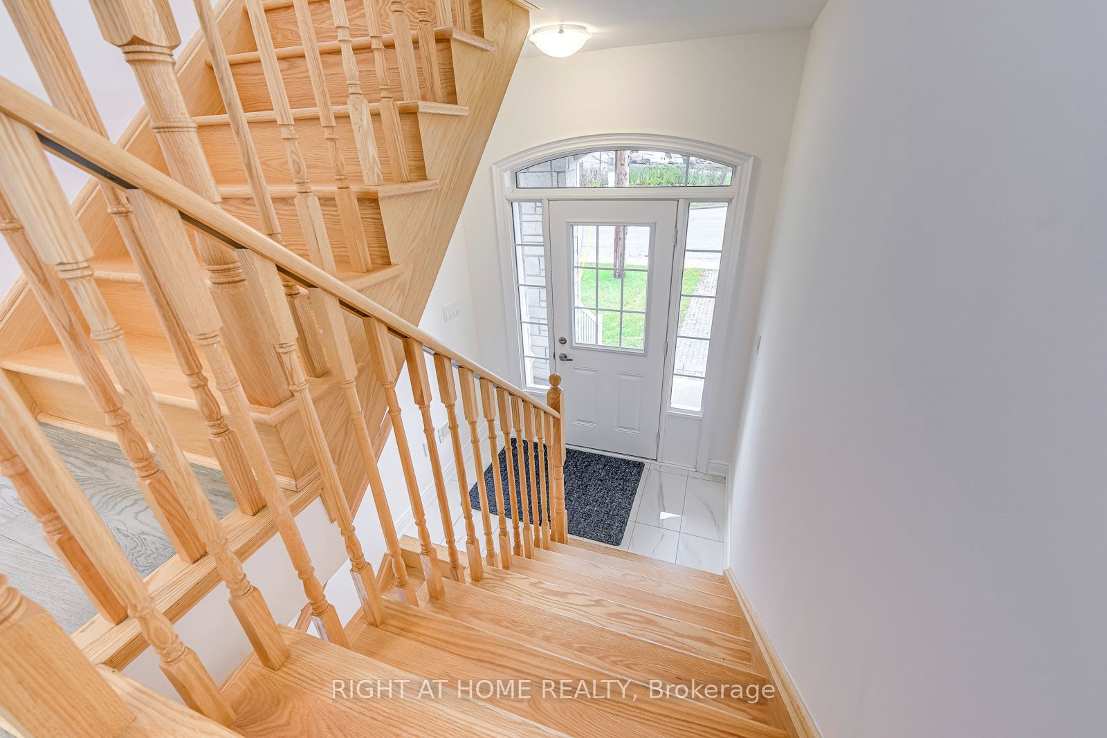 2579 Islington Avenue Property Photo 5