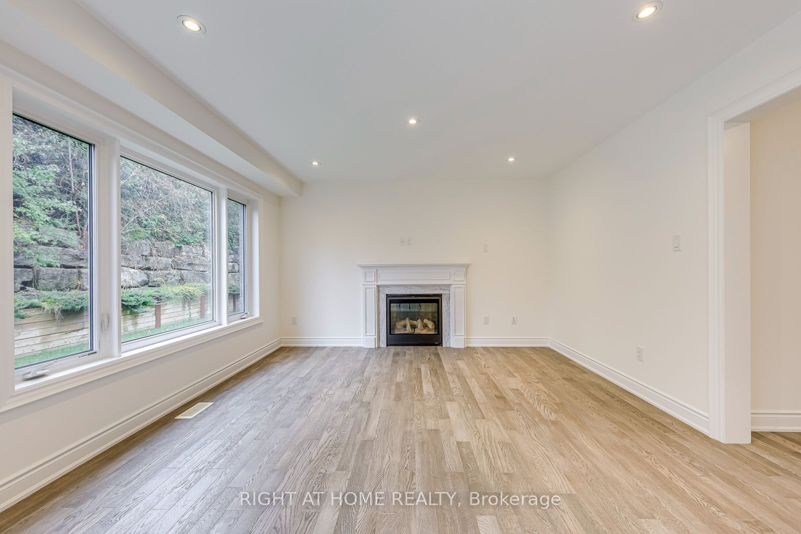 2579 Islington Avenue Property Photo 7