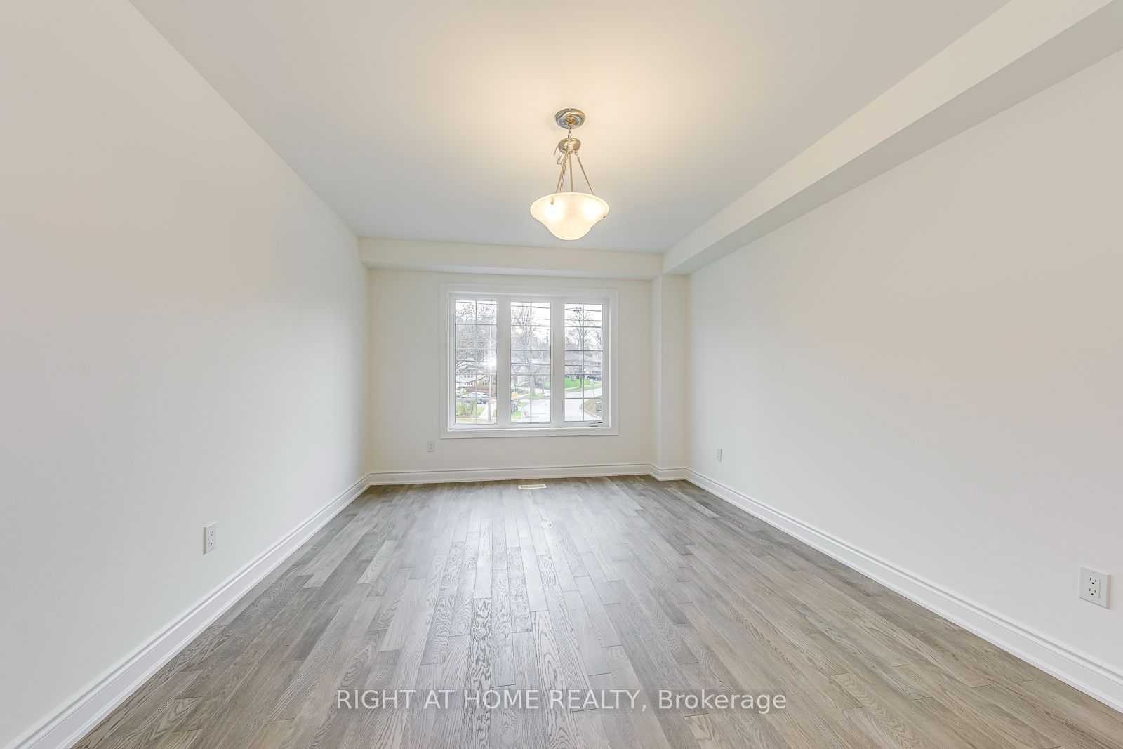 2579 Islington Avenue Property Photo 16