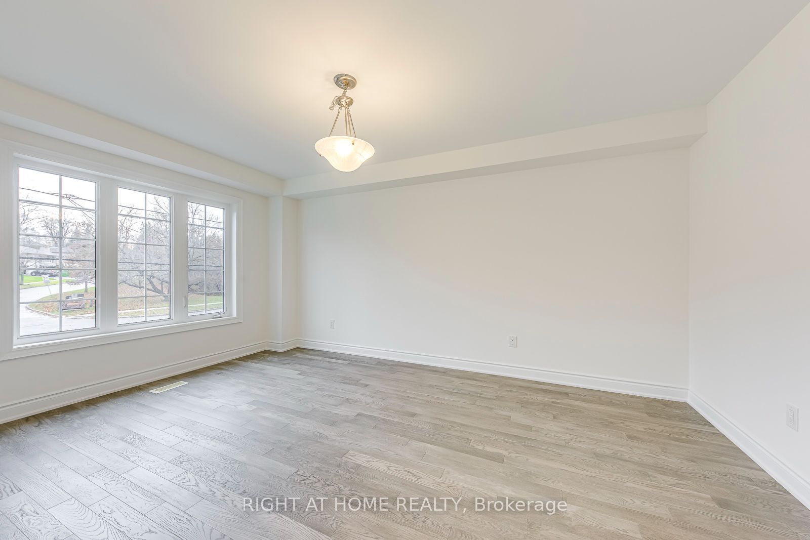 2579 Islington Avenue Property Photo 17