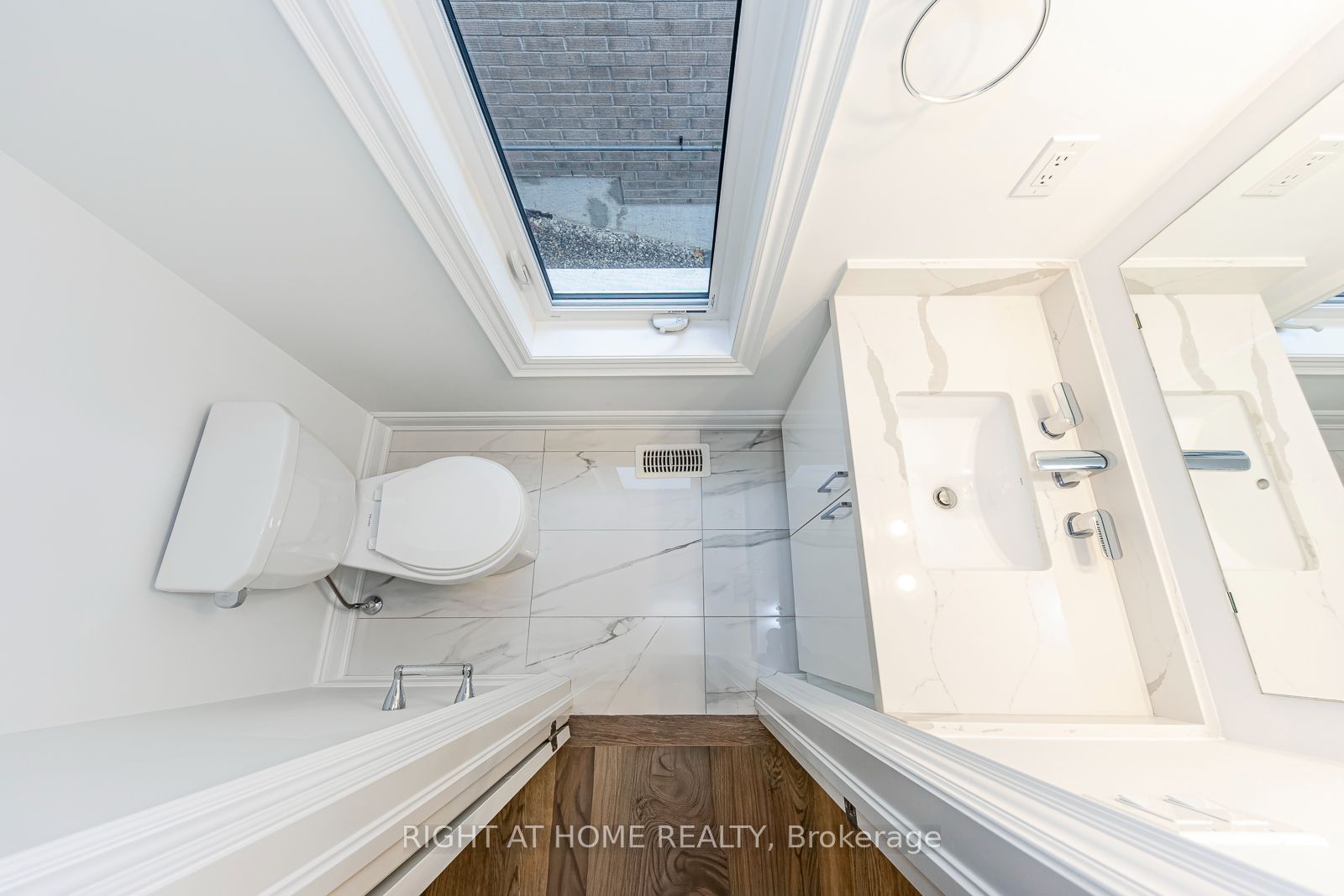 2579 Islington Avenue Property Photo 21