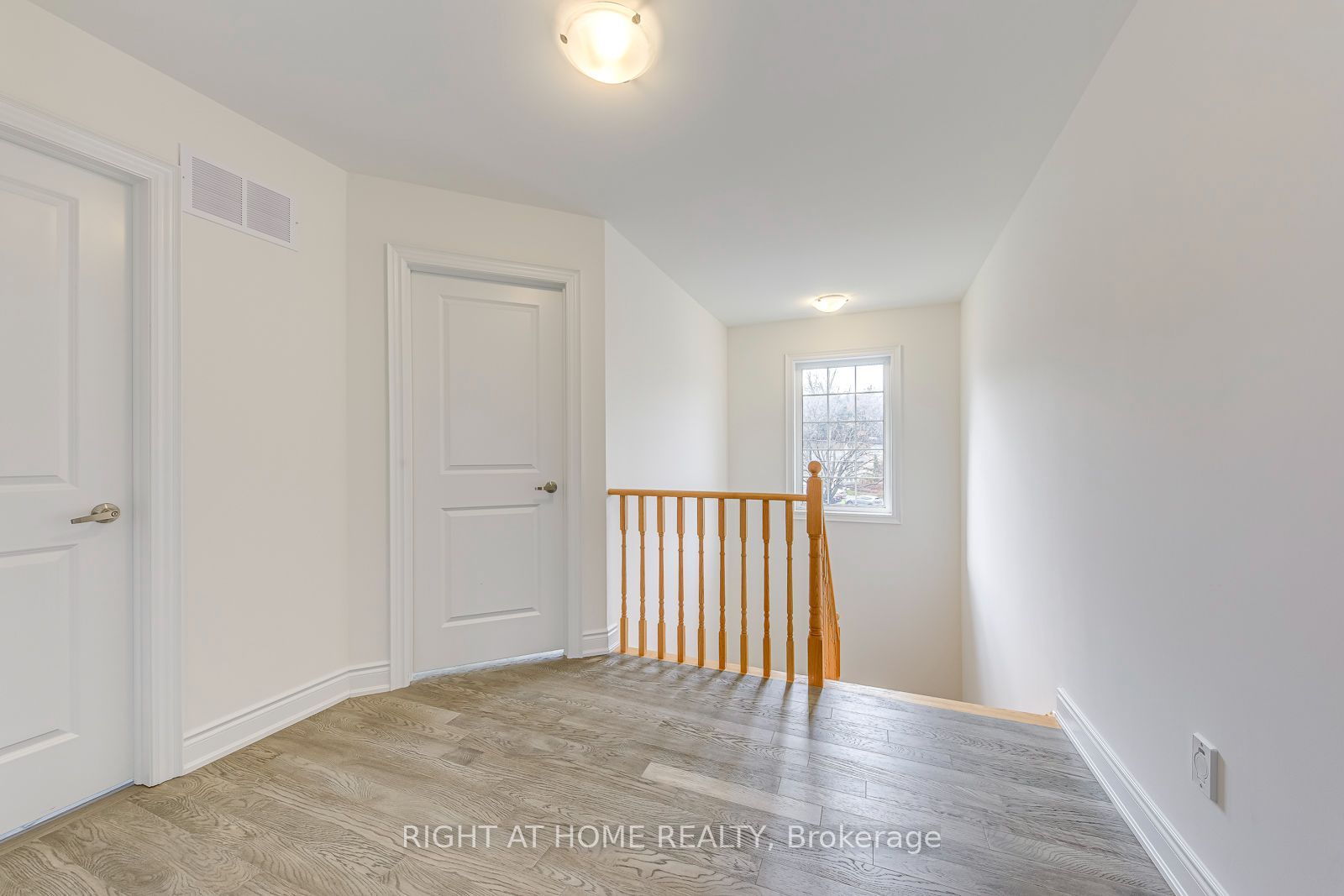 2579 Islington Avenue Property Photo 23