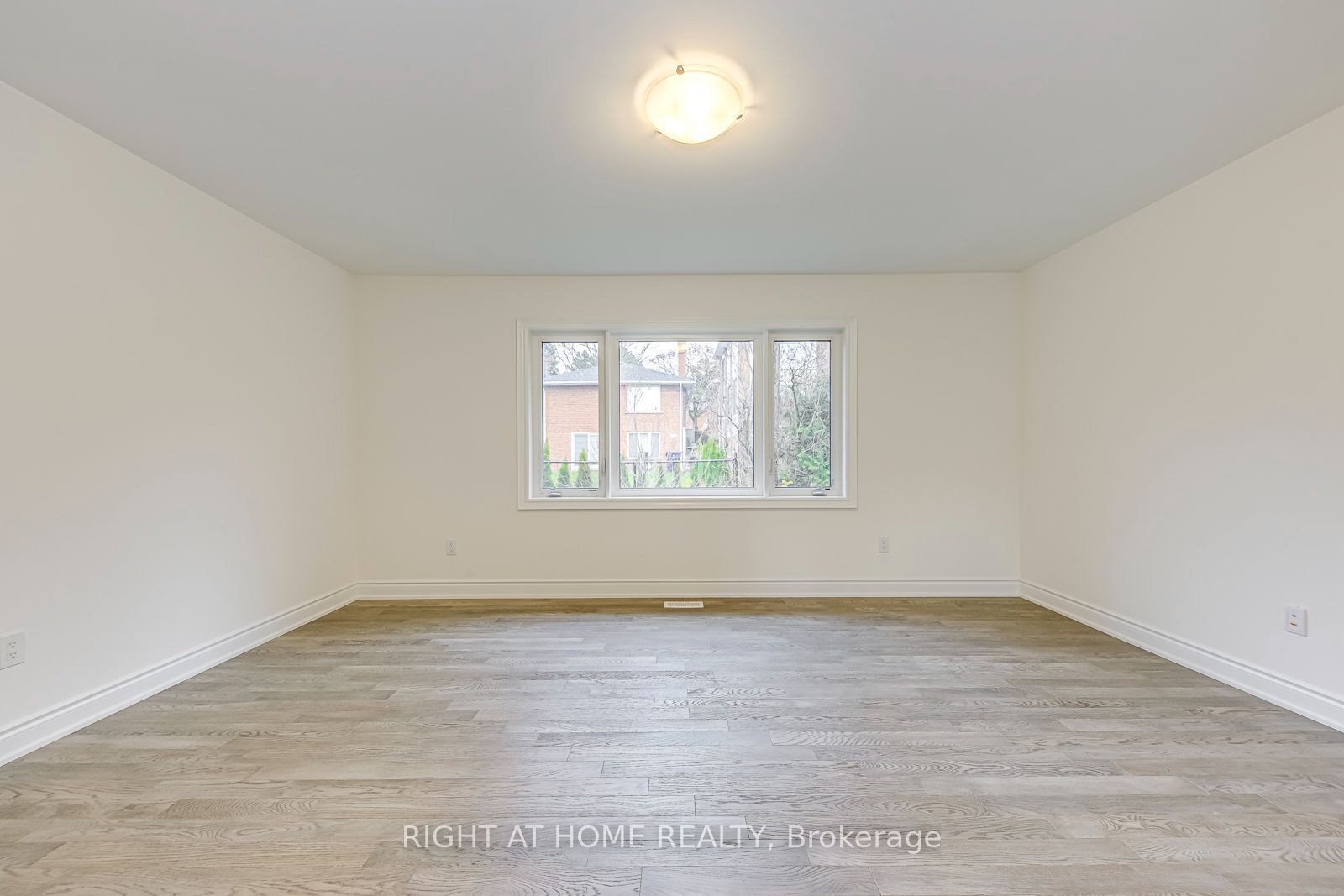 2579 Islington Avenue Property Photo 24