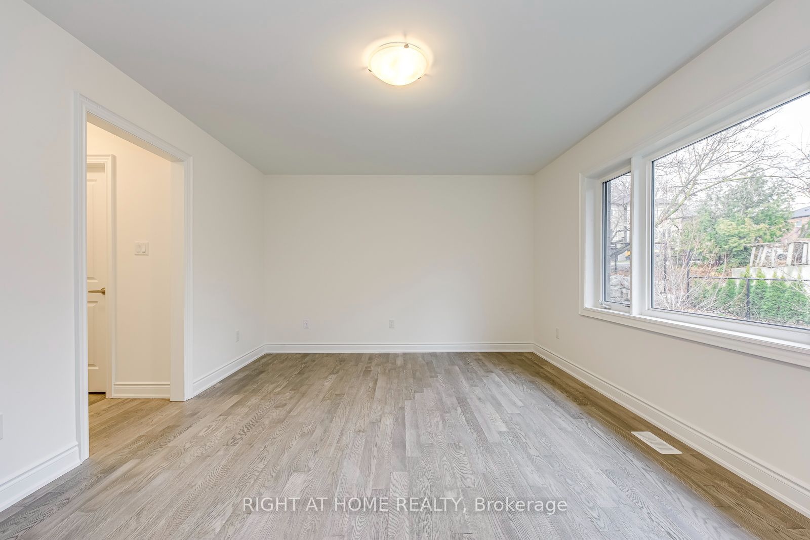 2579 Islington Avenue Property Photo 25