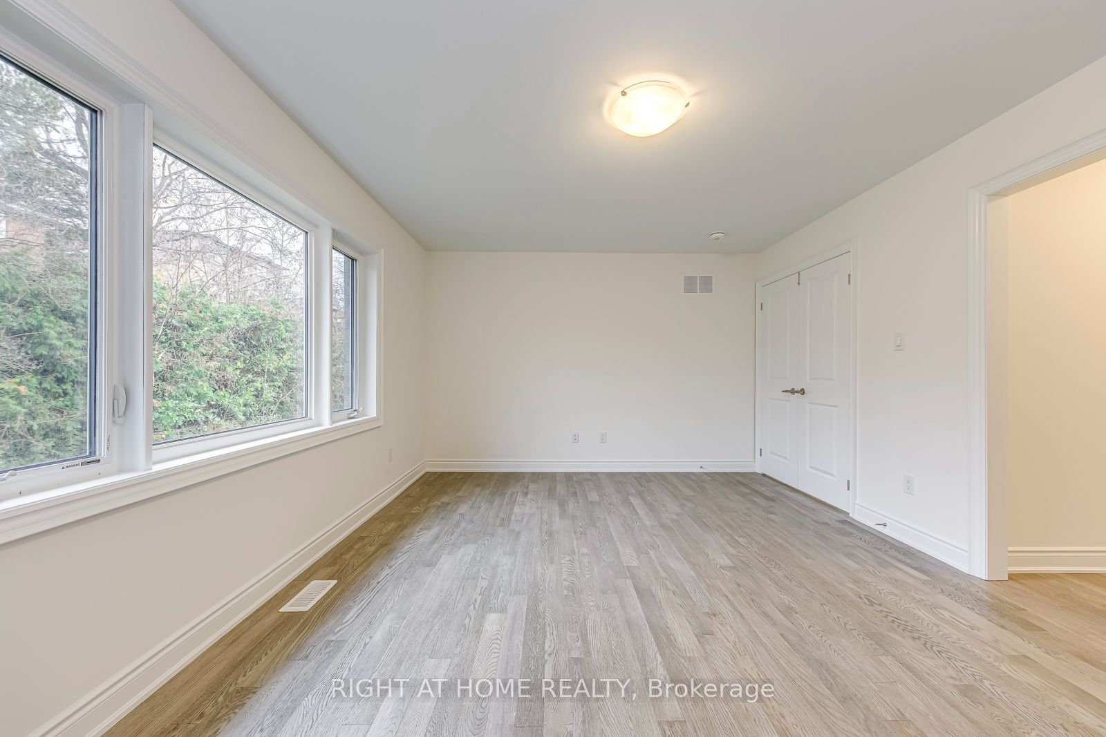 2579 Islington Avenue Property Photo 26