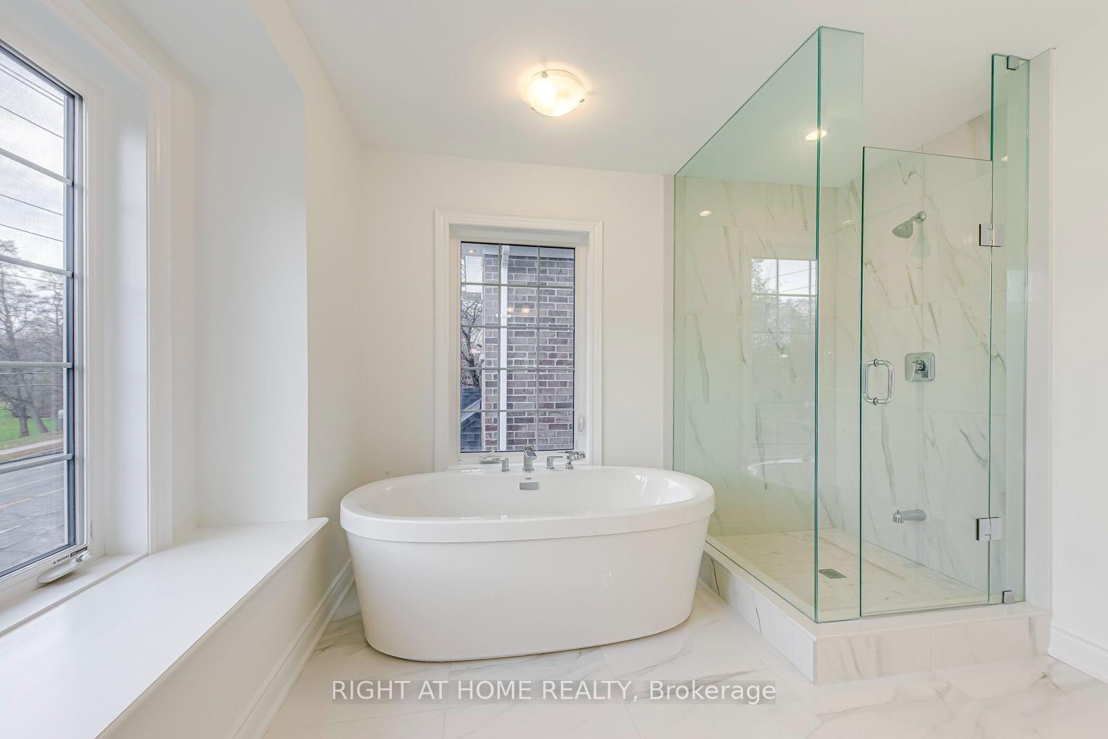 2579 Islington Avenue Property Photo 28