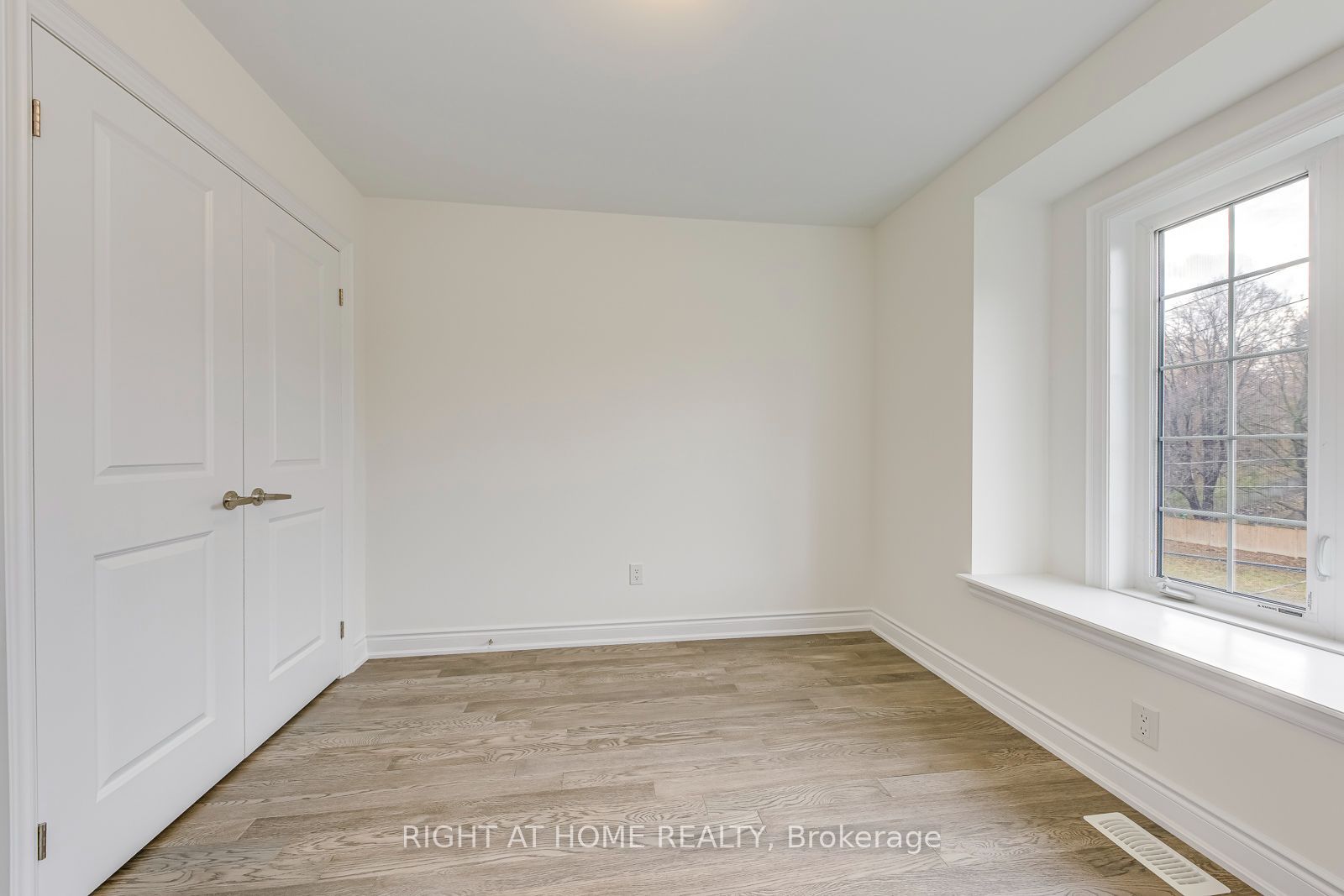 2579 Islington Avenue Property Photo 31