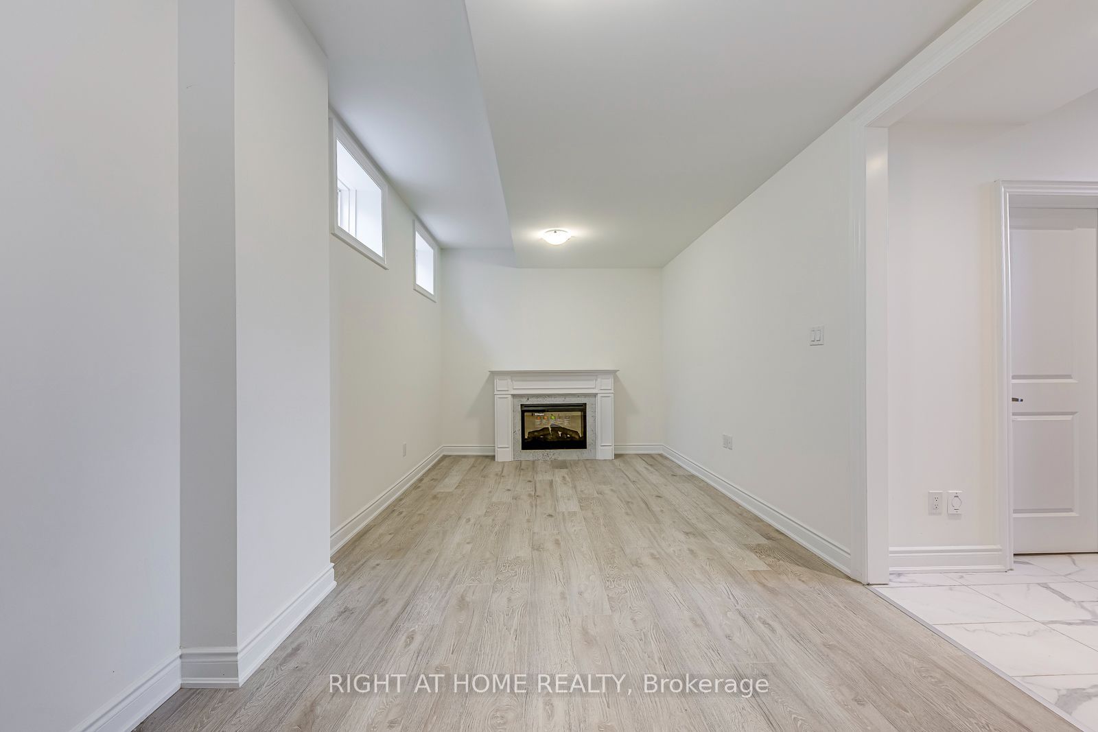 2579 Islington Avenue Property Photo 37