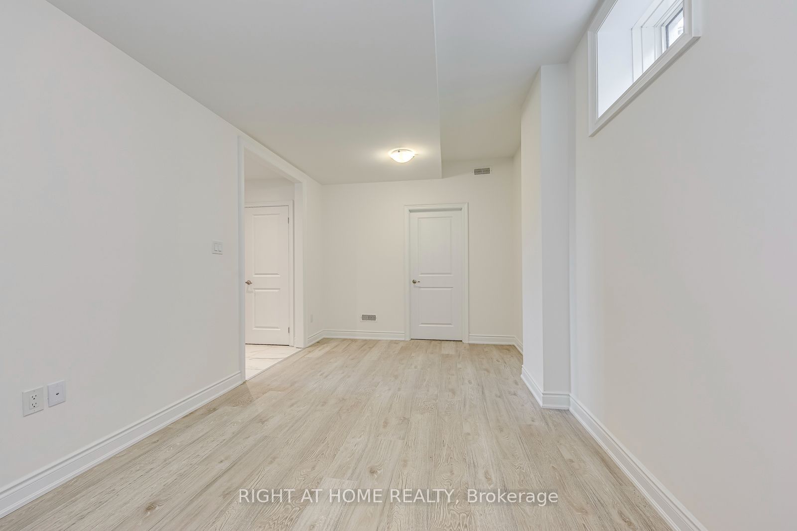2579 Islington Avenue Property Photo 39