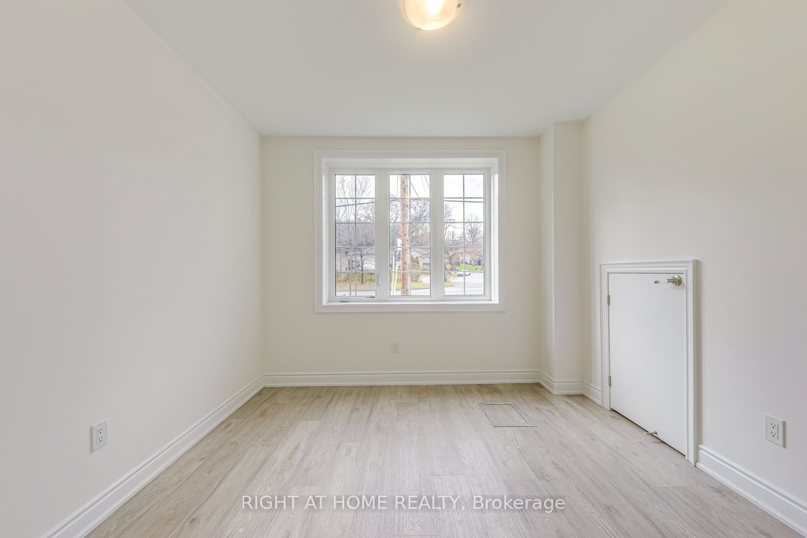 2579 Islington Avenue Property Photo 40