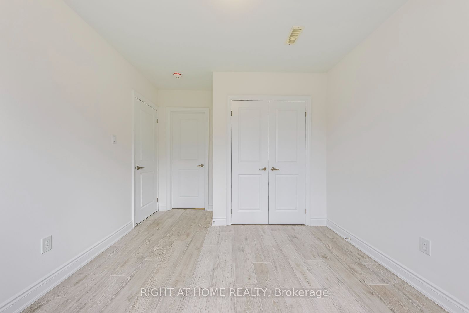 2579 Islington Avenue Property Photo 41